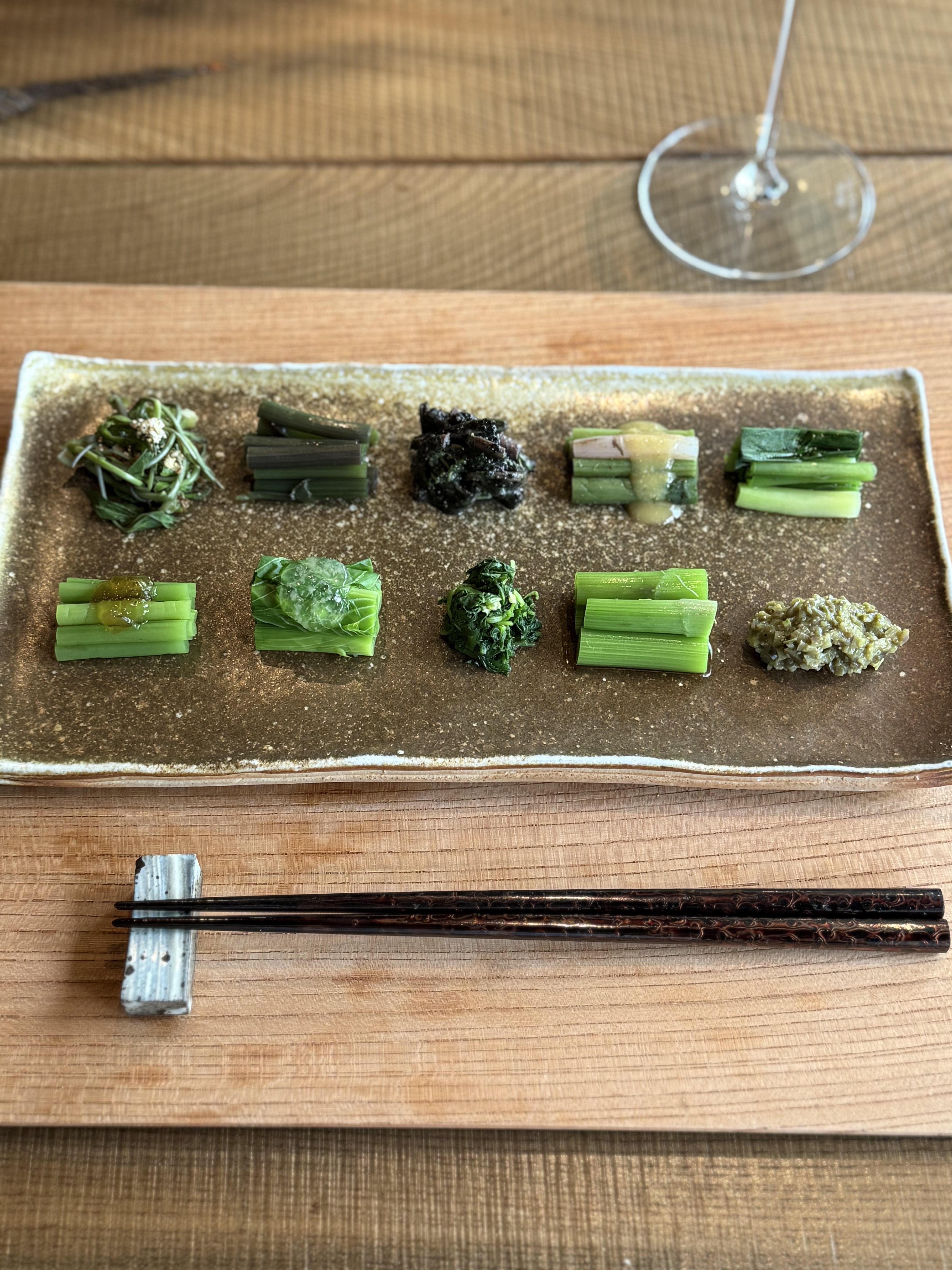 出羽屋の山菜料理 佐藤邦治 佐藤治樹 山形の山あいに東京にも京都にもない強い日本料理があった…創業