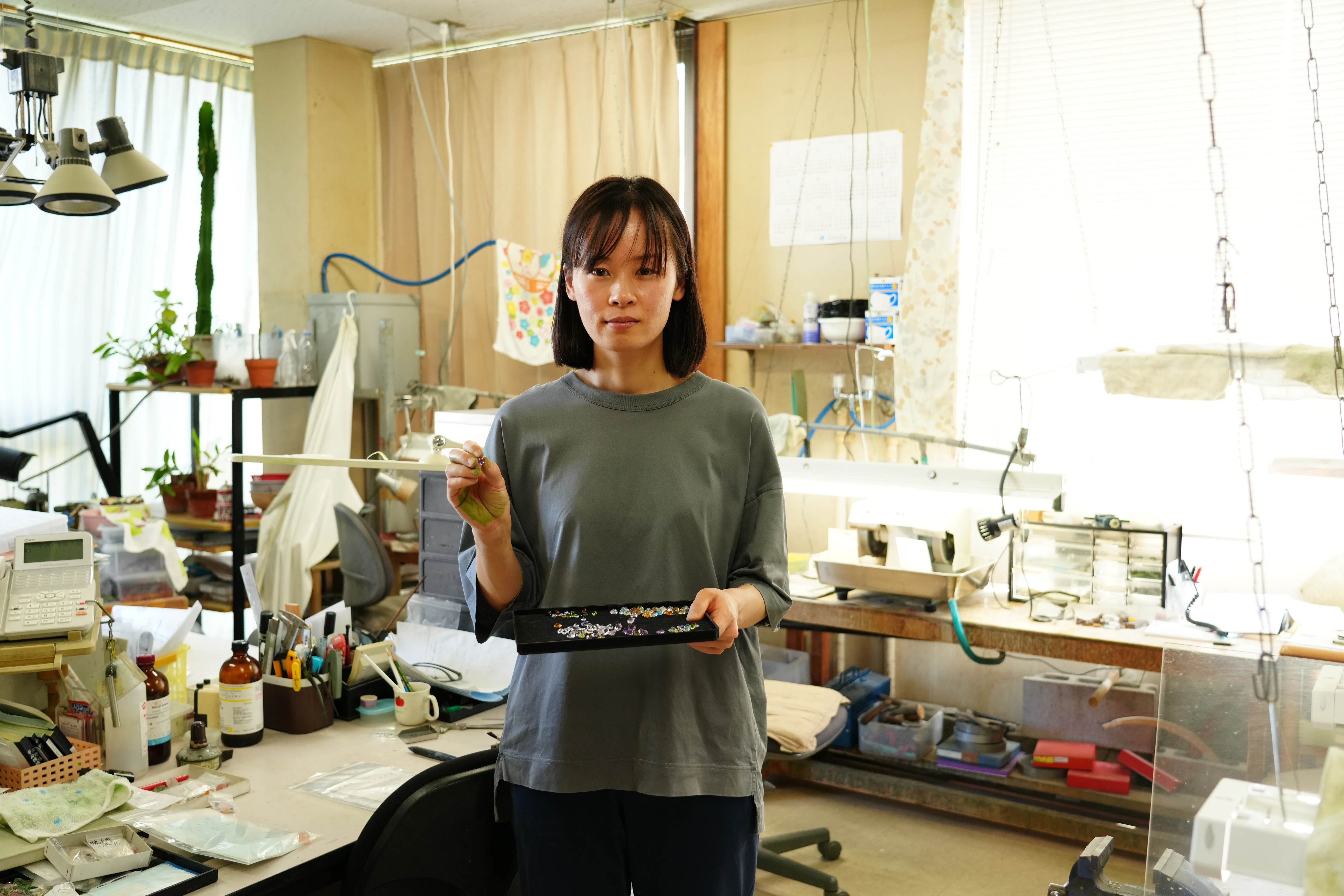 石」の「表情」を引き出し、光り輝かせる。伝統を引き継ぎ、美しい宝石