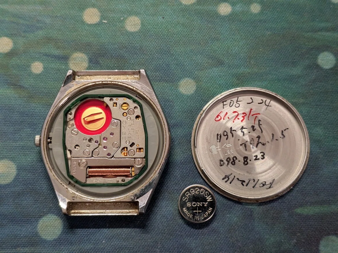 【極美品/電池ベルト新品】SEIKO AVENUE ムーン 6F24-6030 No.164 | Seiko | 6030-7070 | 愛された時計｜とある猫好き