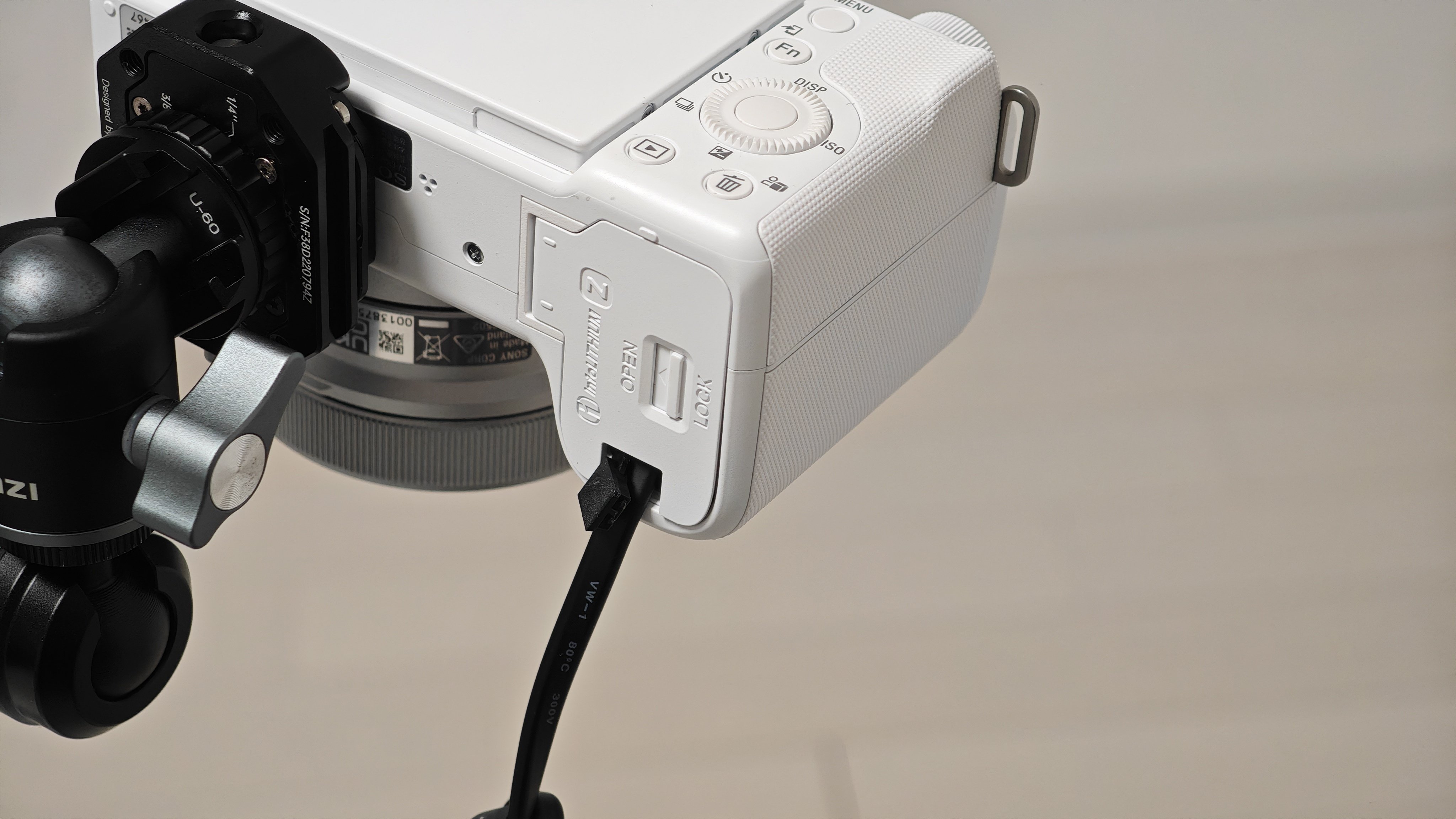 SONYのαカメラのバッテリーNP-FZ100の純正カメラ用DCカプラー DC