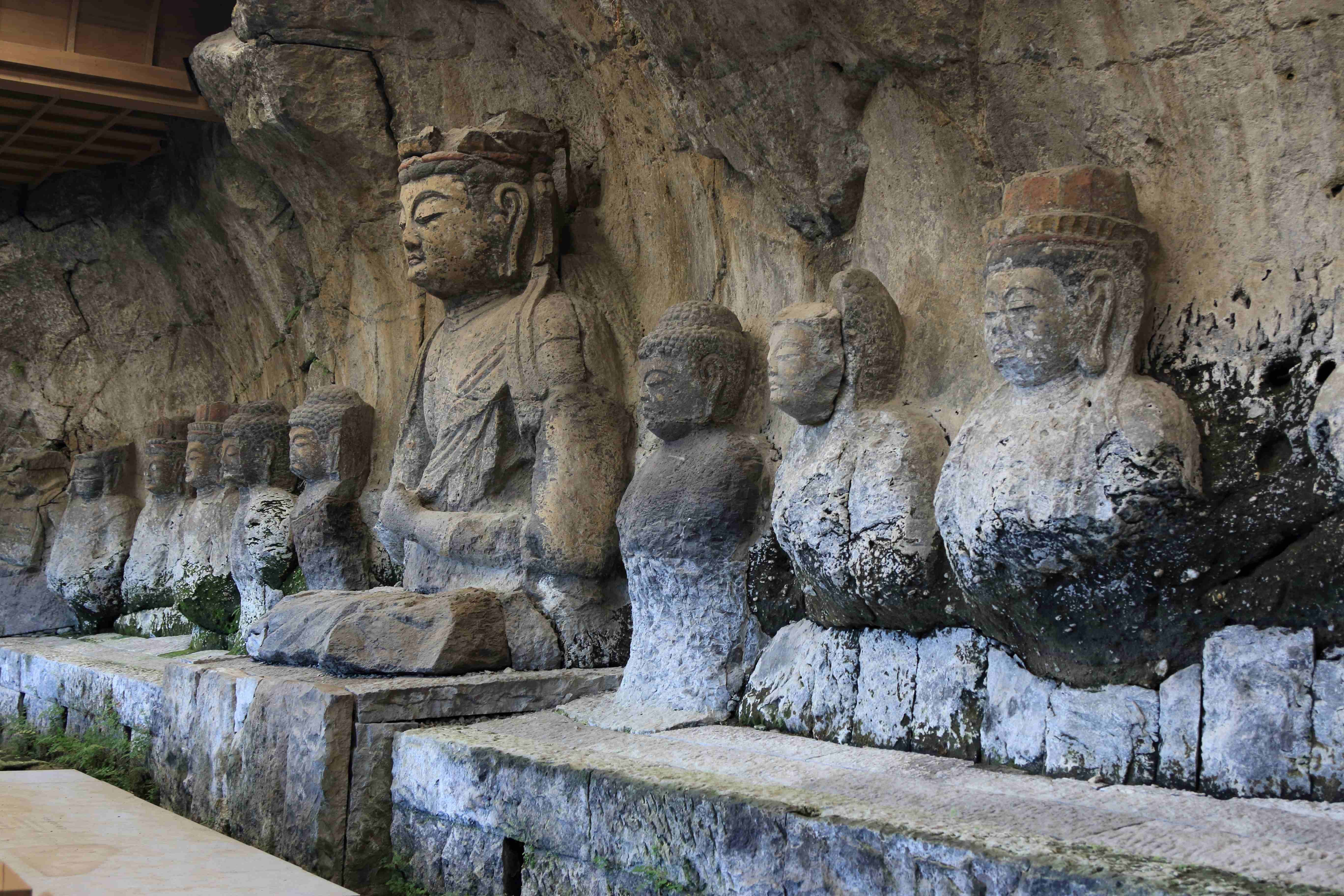 修復された石仏を見る｜板橋史談会