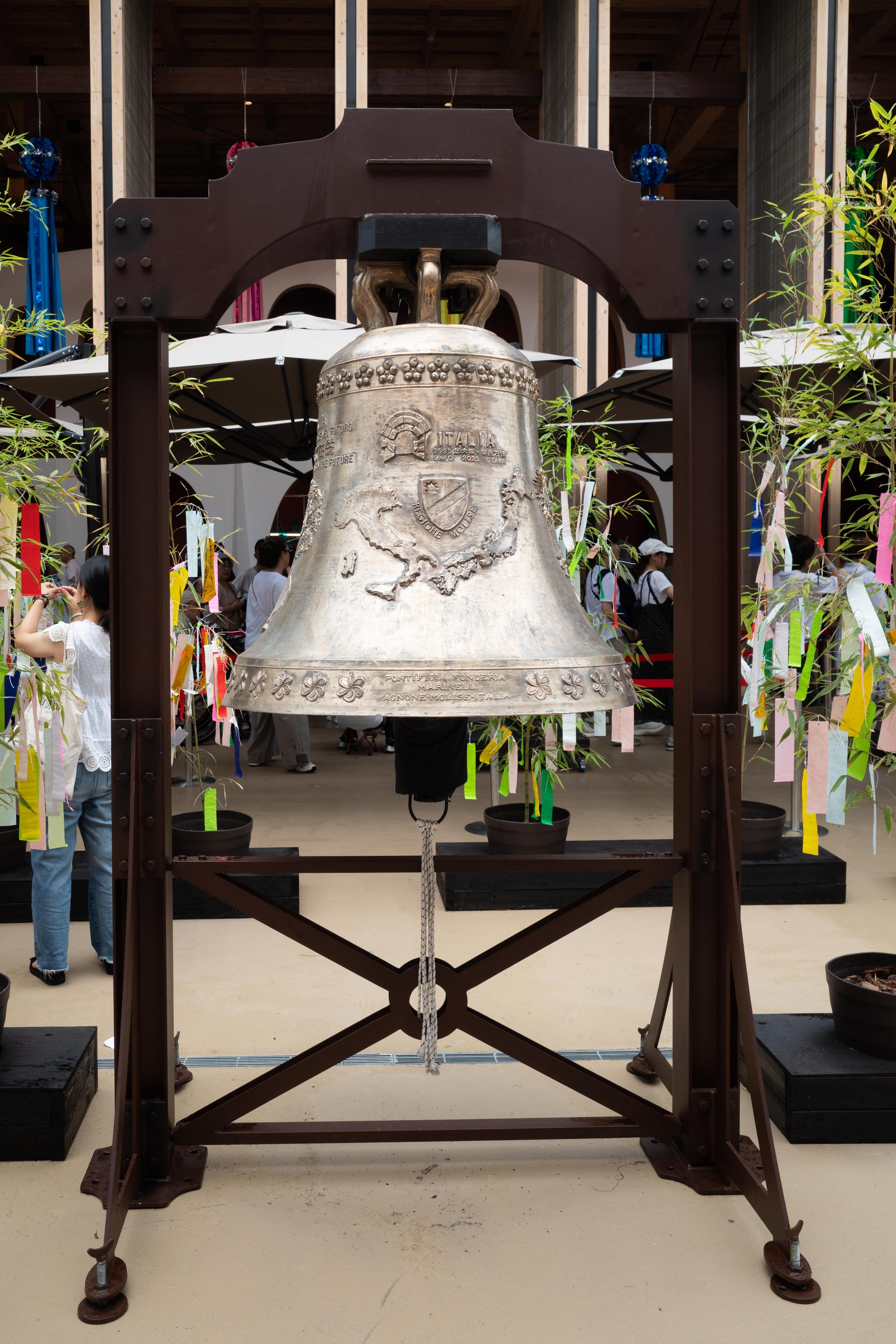 鐘 置物 大阪・関西万博 イタリア館前の鐘｜蛇口ひろこ