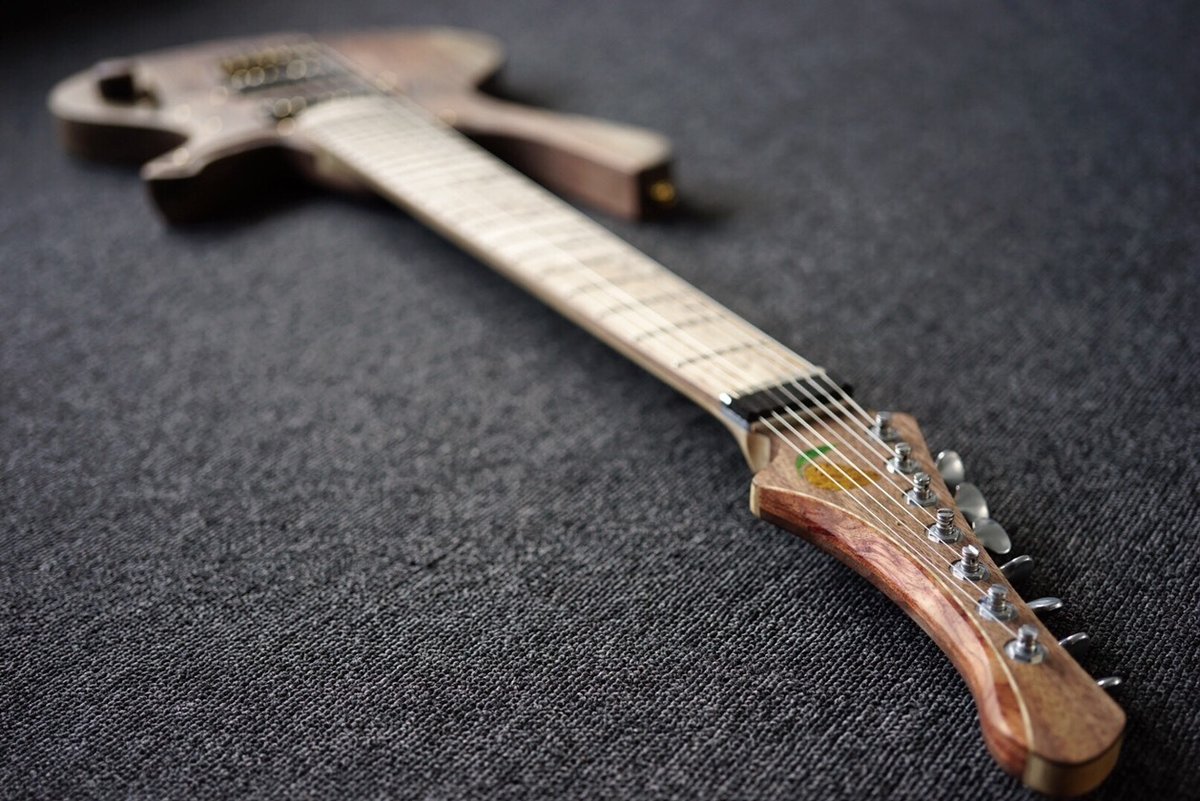 1ピーストレモロブリッジ 10.5mm弦間隔 FD STギター用 クローム 汎用アコースティックギター 6弦ギターブリッジ交換用クロームシルバー楽器アクセサリー1セット 汎用アコースティックギターブリッジ