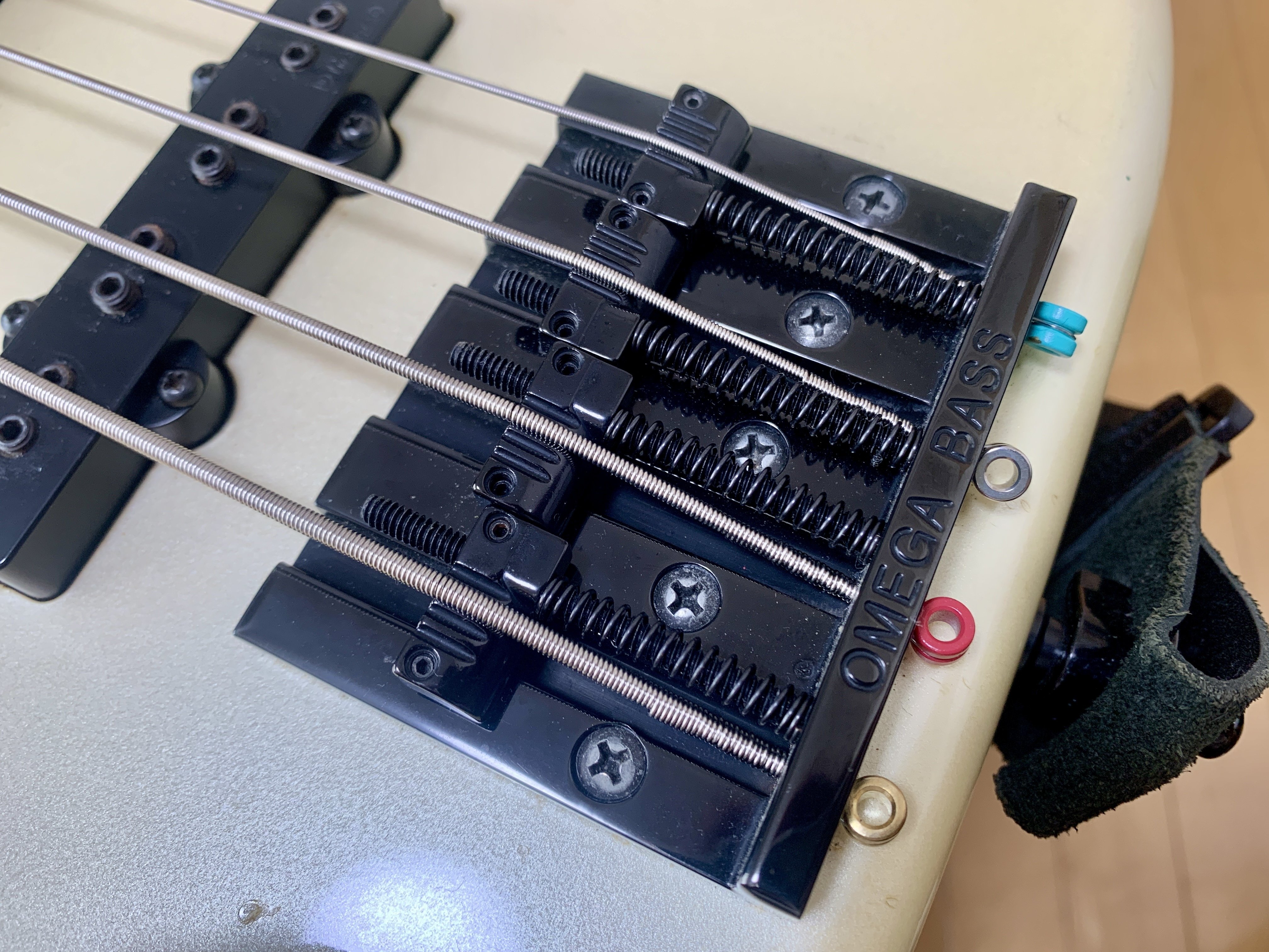 プレベのルックスでジャズベの快適さ！Fender Japan Jazz Bass