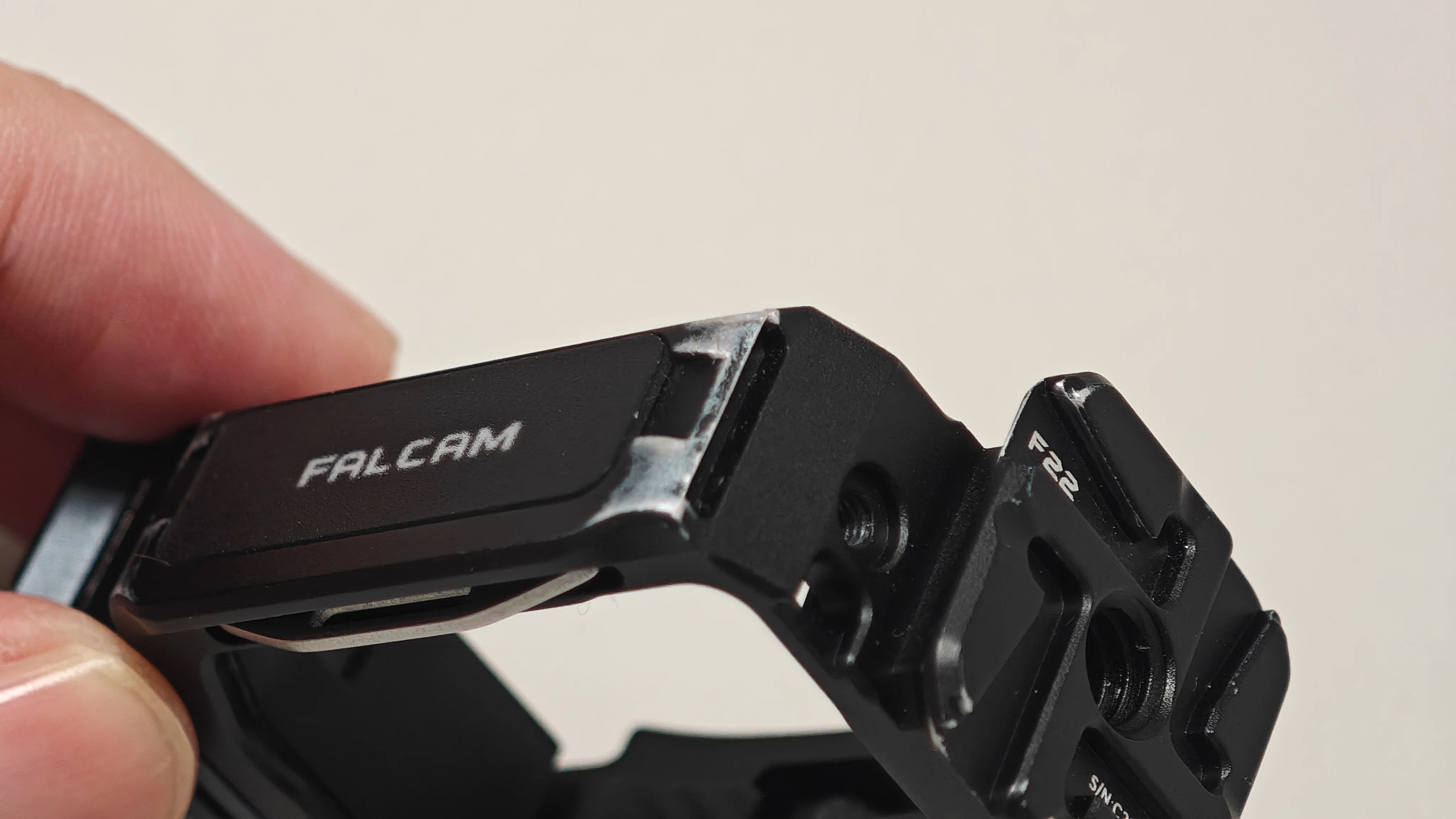 DJI OSMO Actionマグネットマウントが使用できるUlanzi FALCAMの