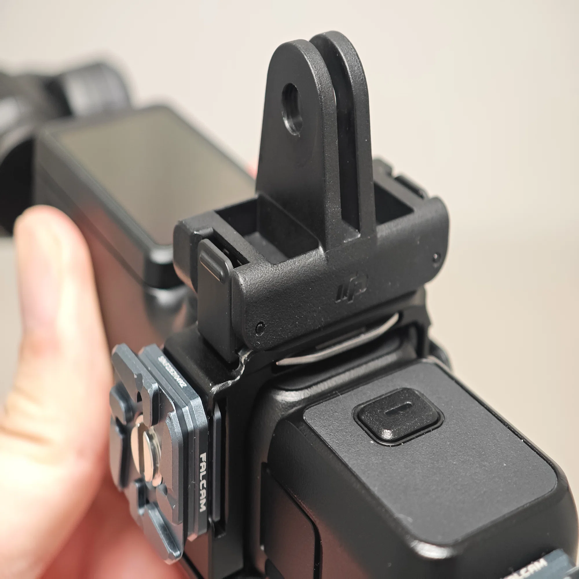DJI OSMO Actionマグネットマウントが使用できるUlanzi FALCAMの 