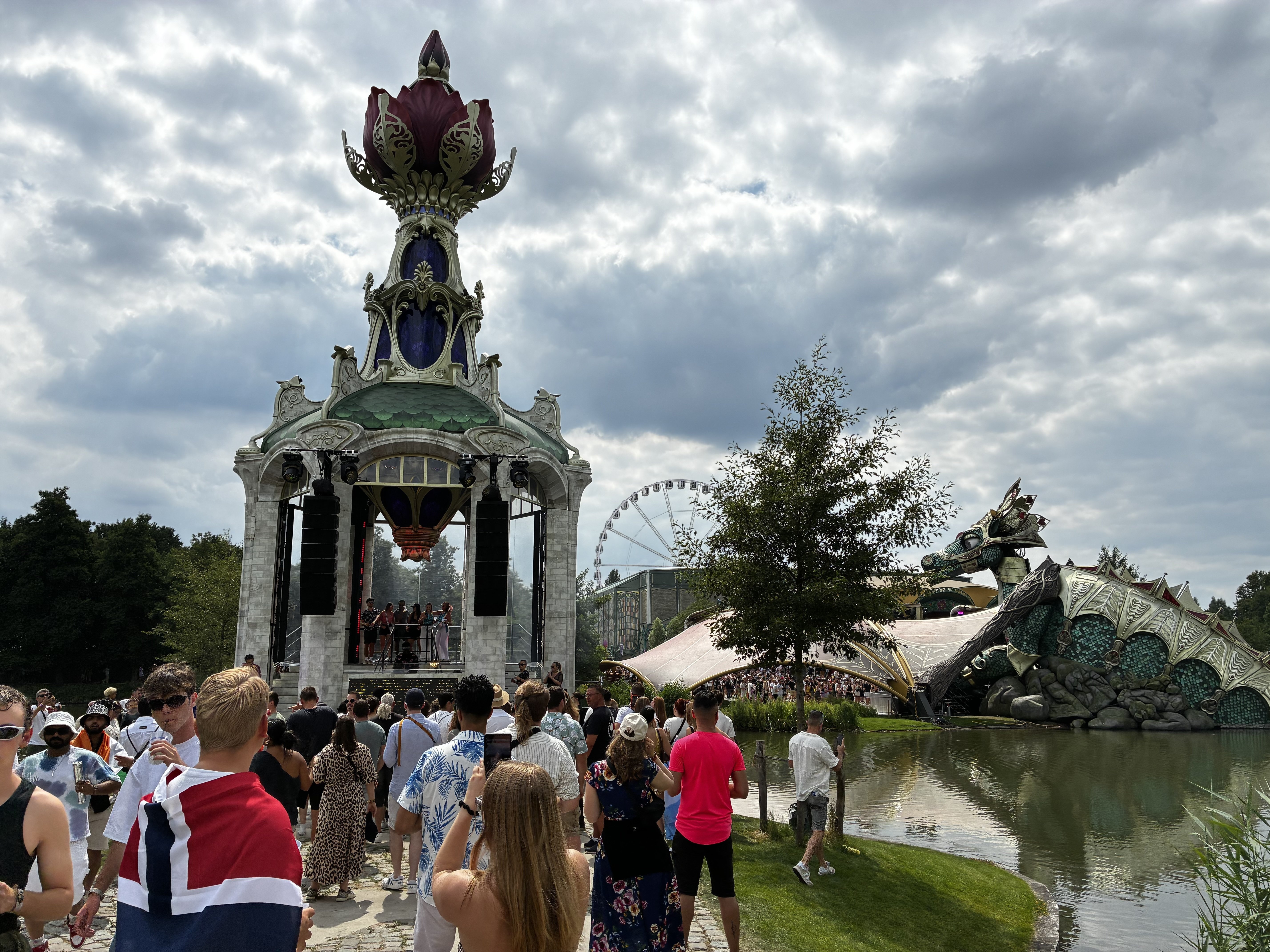 トゥモローランド 2025年M/S iFLYER: ベルギーのビッグフェスティバルTomorrowland の冬