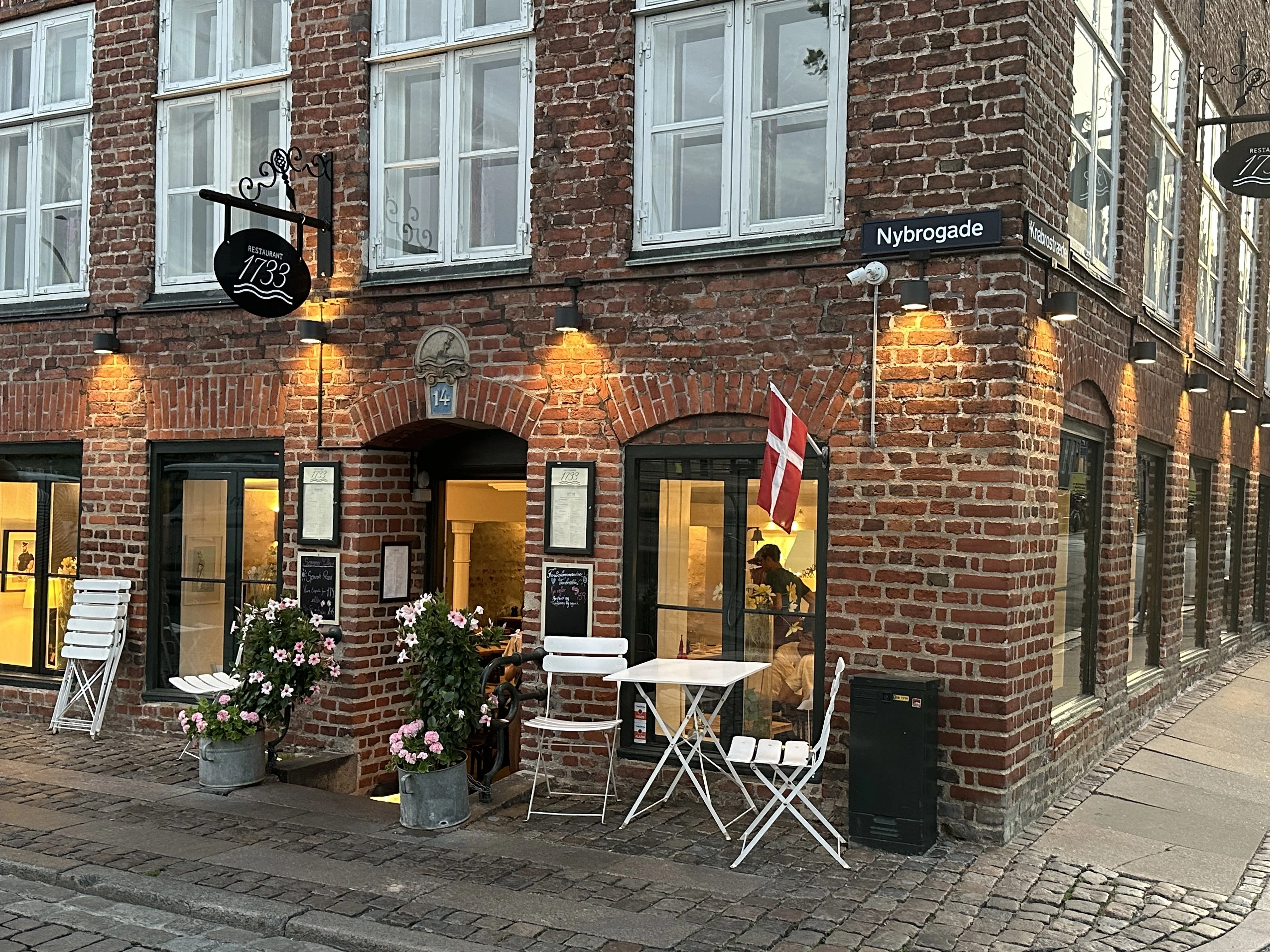 Restaurant 1733で，国際会議発表した学生が好きなレストランで好きな