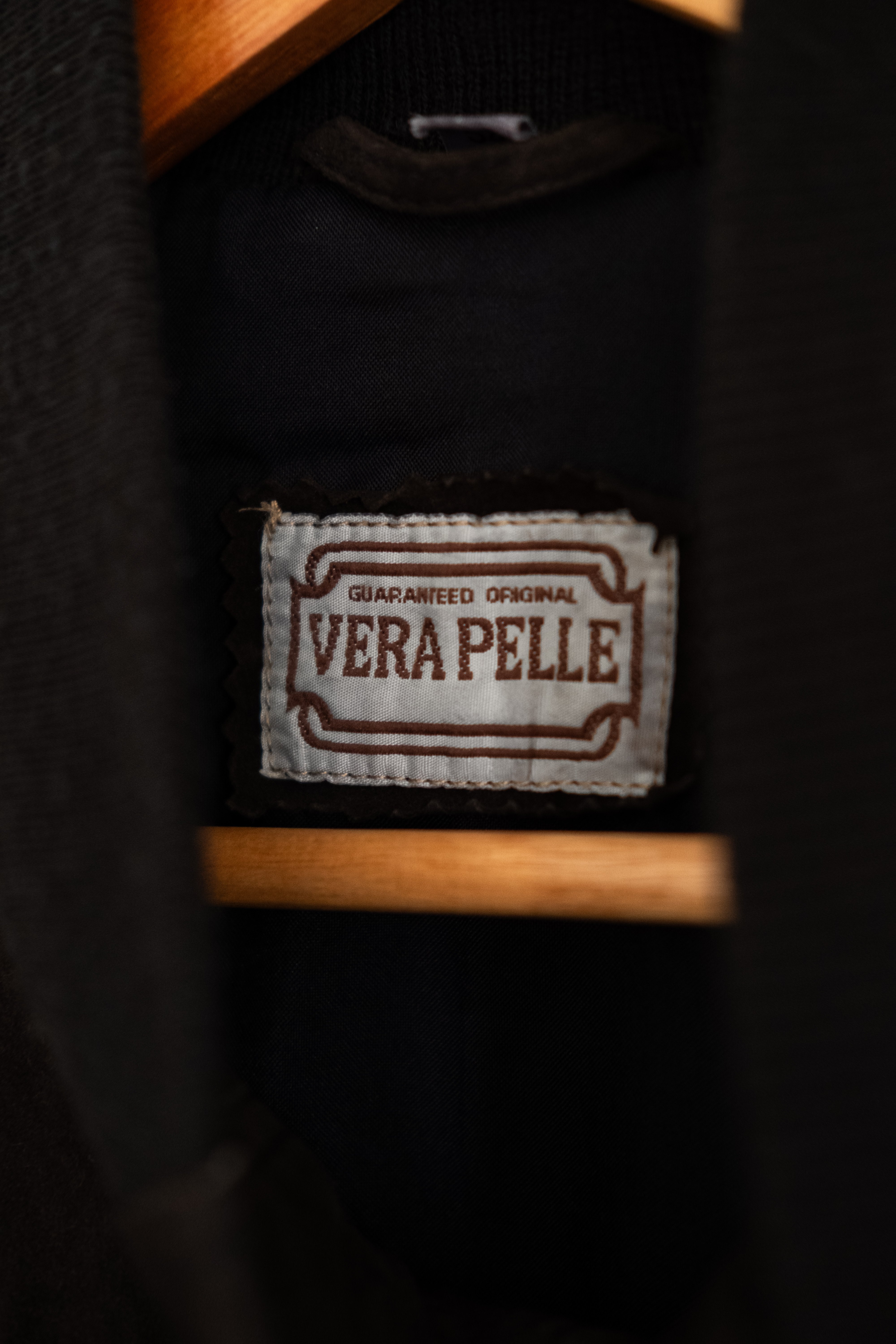 80s イタリア製 ヴァルスタージャケット ブラック VERA PELLE 80s イタリア製 Vera Pelle フード付き 薄中綿入り レザージャケット