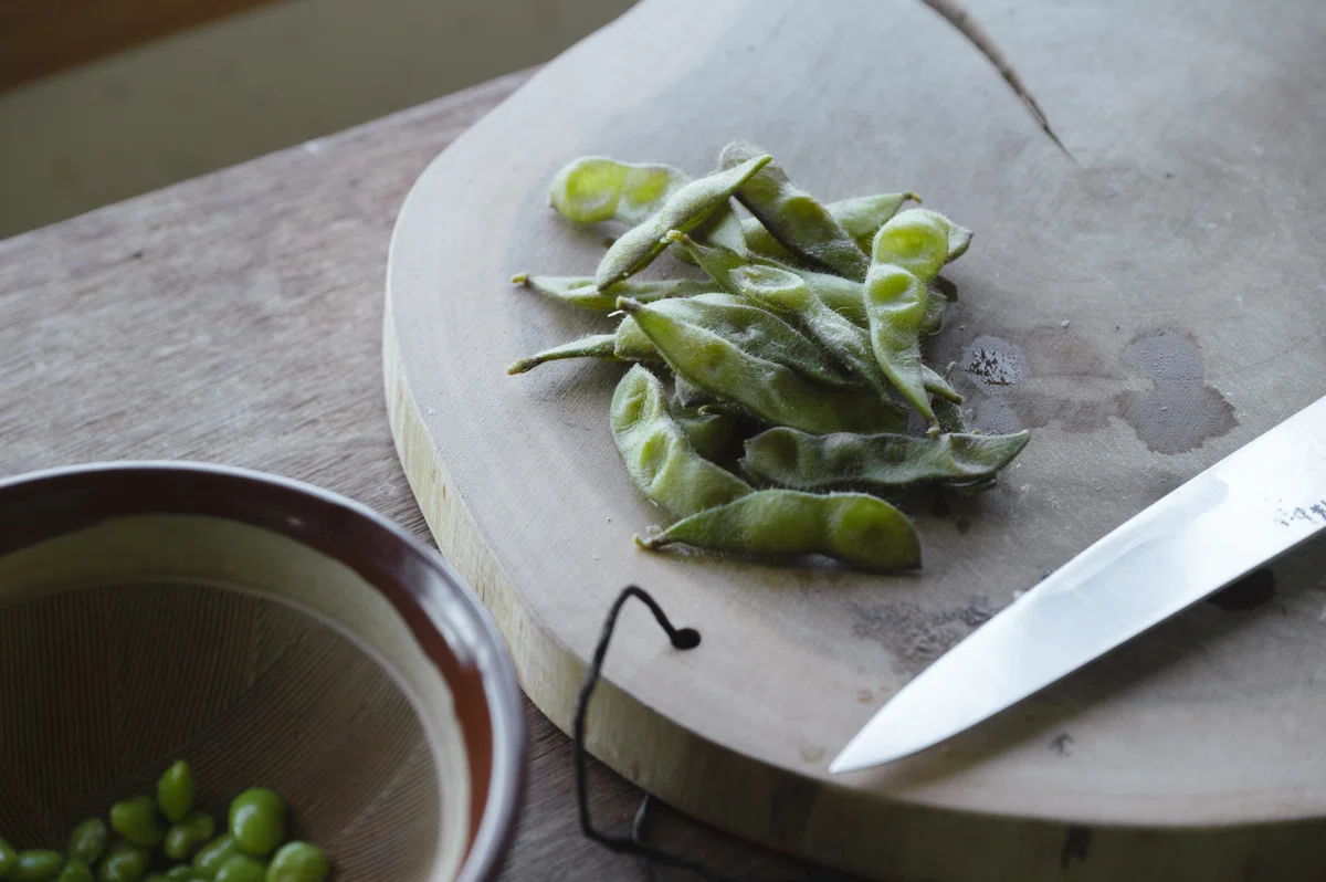 ひとまず蒸しただけなのに。枝豆が 