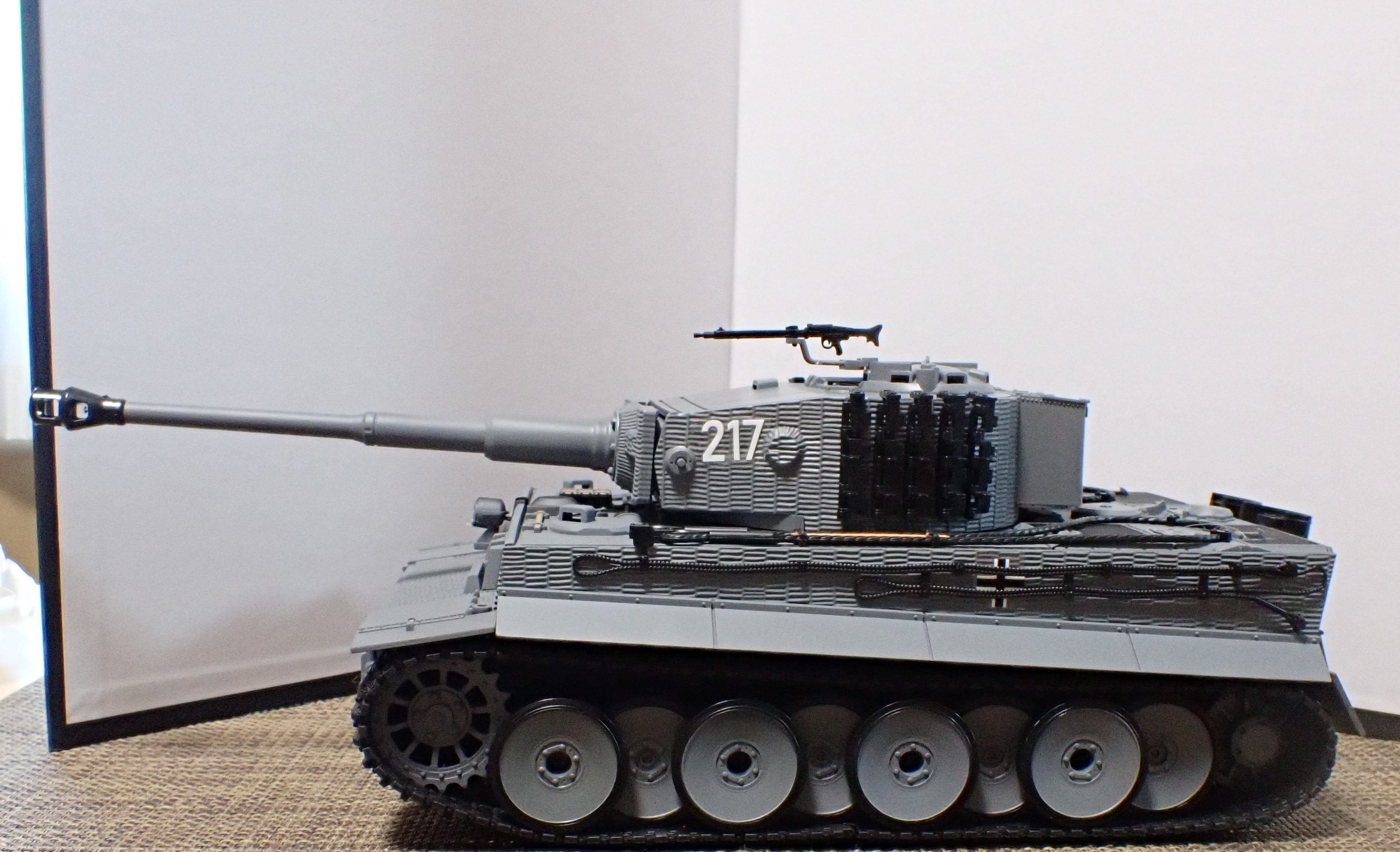 TIGER I ラジコン戦車 1/24スケール Amazon.co.jp: 1/24 RCバトルタンク タイガーI (迷彩仕様