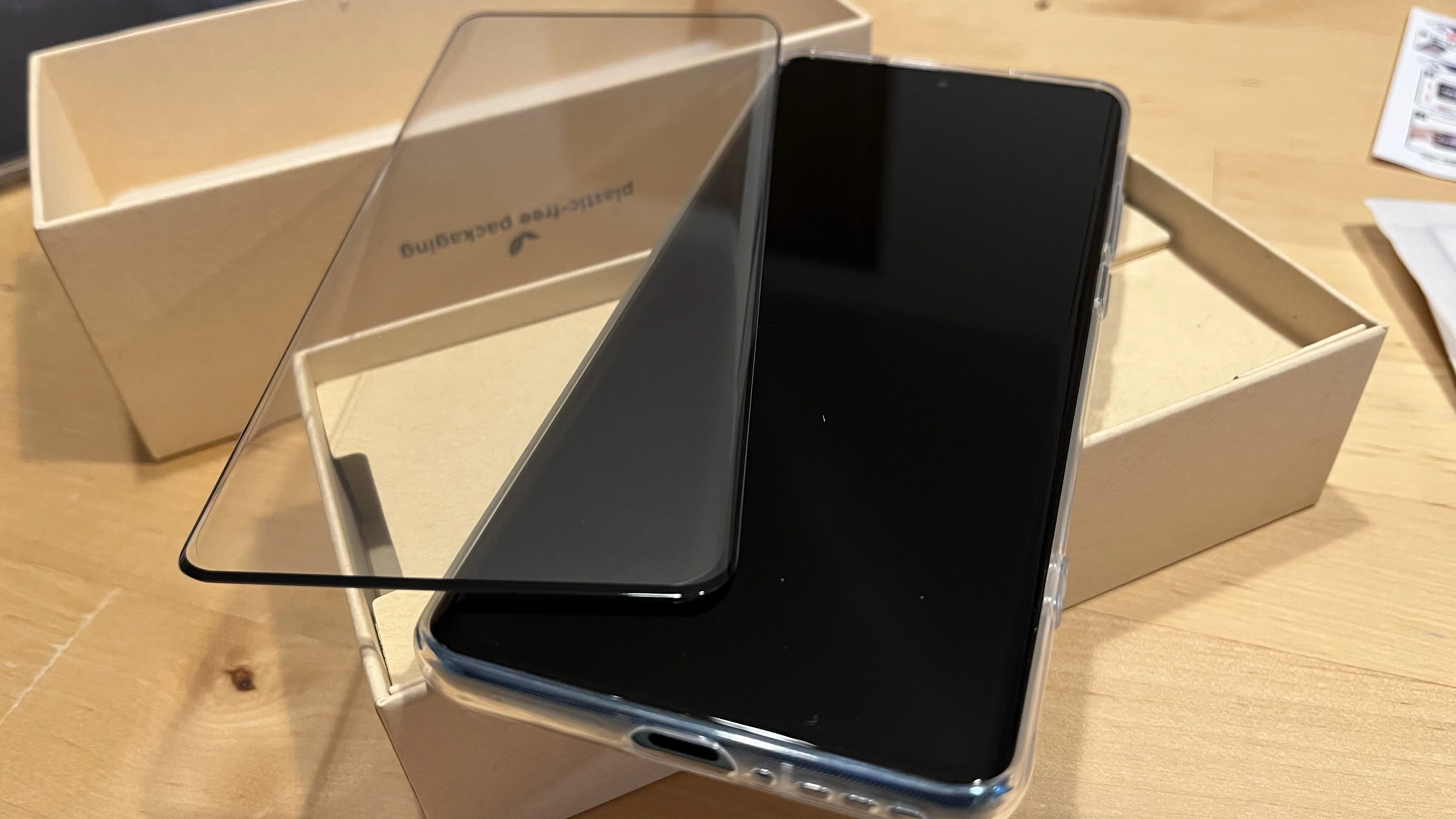 開封＆装着】Motorola edge 40 neoにケースとフィルムを装着！ラウンド 
