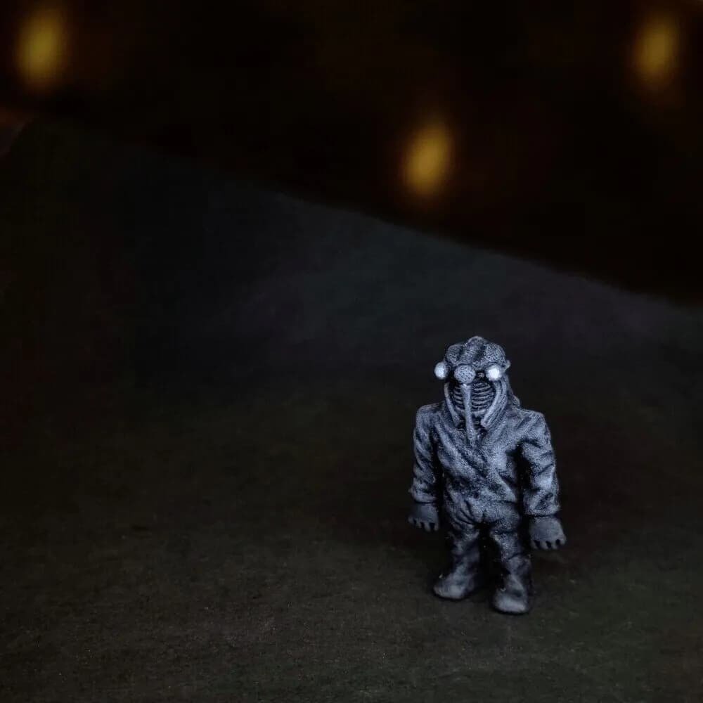 セミ人間】怪獣消しゴムを塗る！｜レイレイ