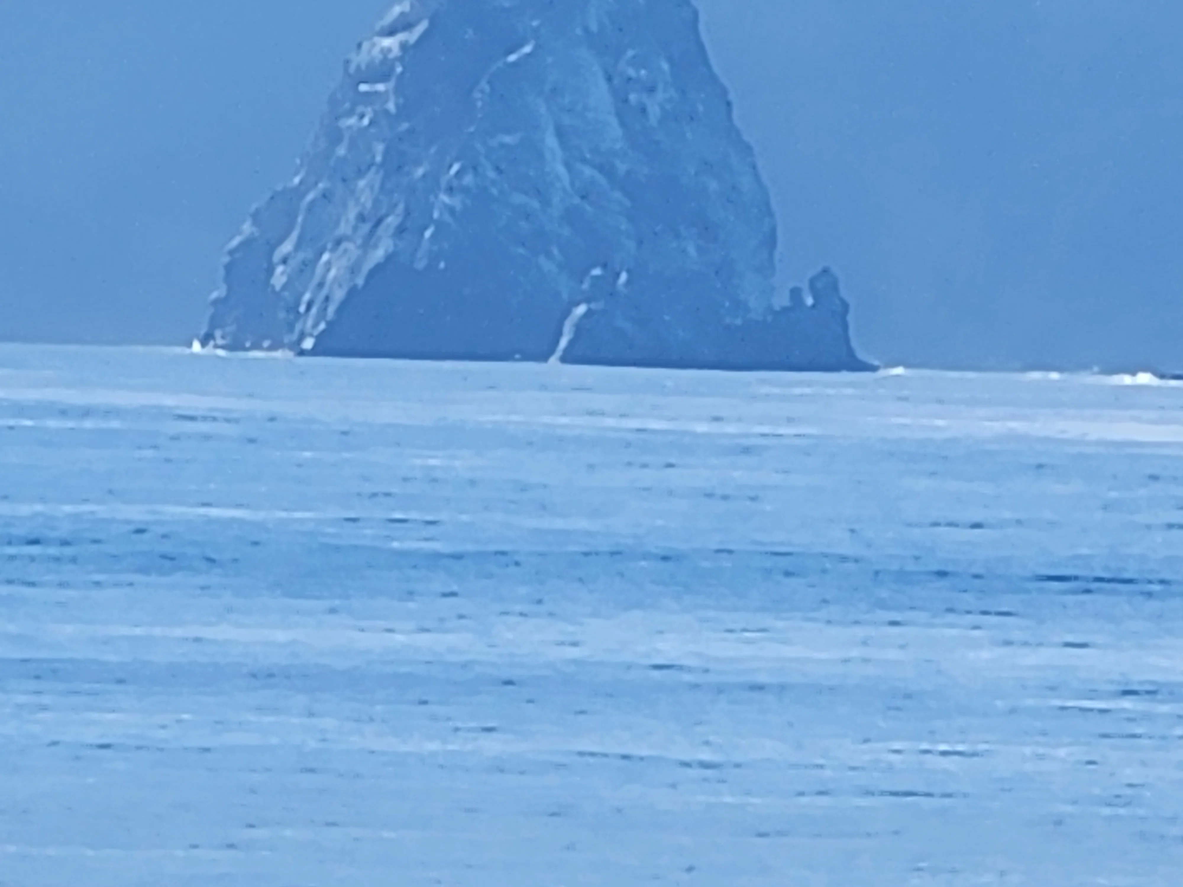 5月2日アフリカ大陸から1840km離れているセントヘレナ島方向へ