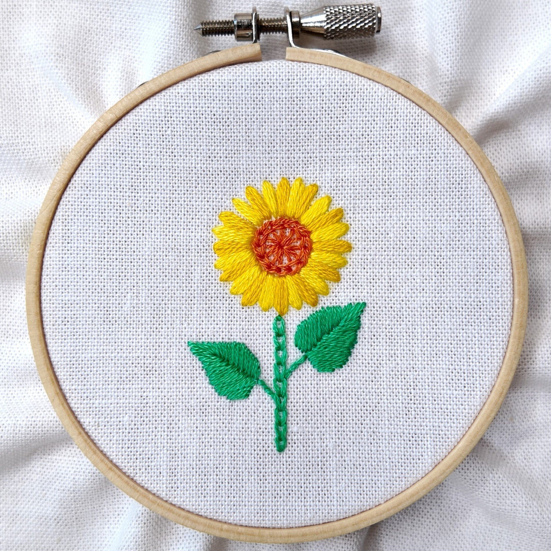 戸塚刺繍　ひまわり 刺しゅうキット 『戸塚刺しゅう 花と果物のクロスステッチ3