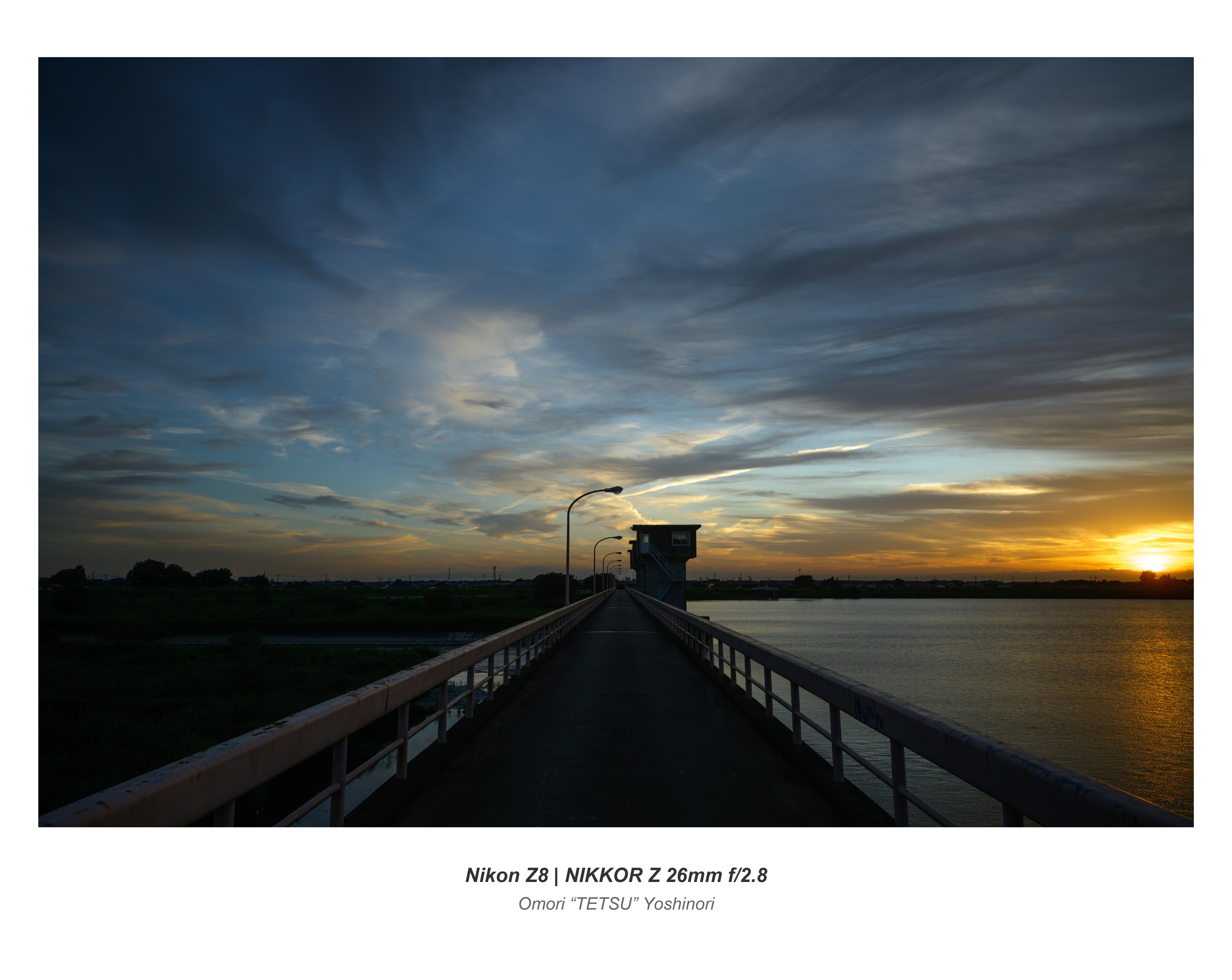 夕方の水門橋と公園の風景：Nikon Z8＋NIKKOR Z 26mm f/2.8