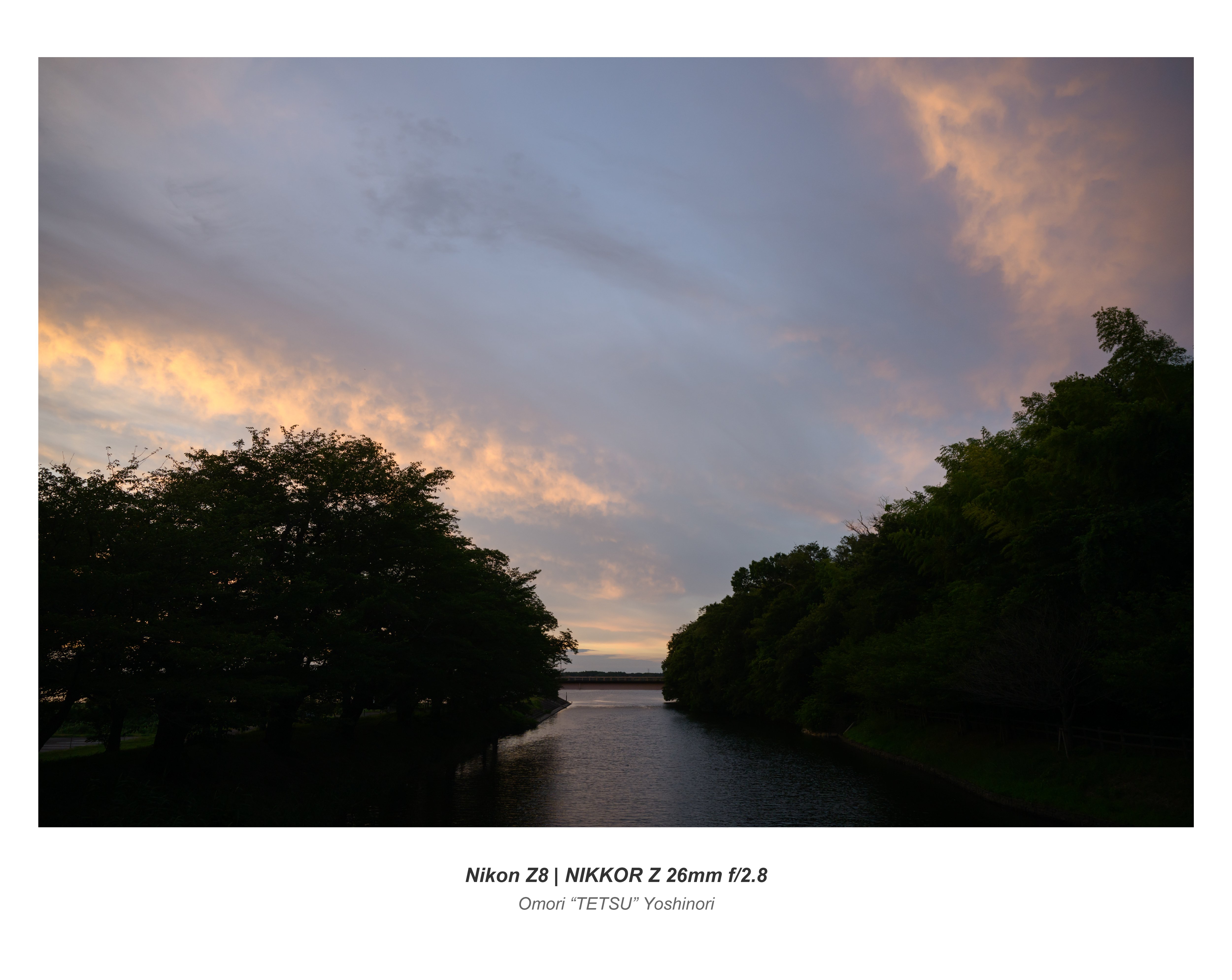 夕方の水門橋と公園の風景：Nikon Z8＋NIKKOR Z 26mm f/2.8