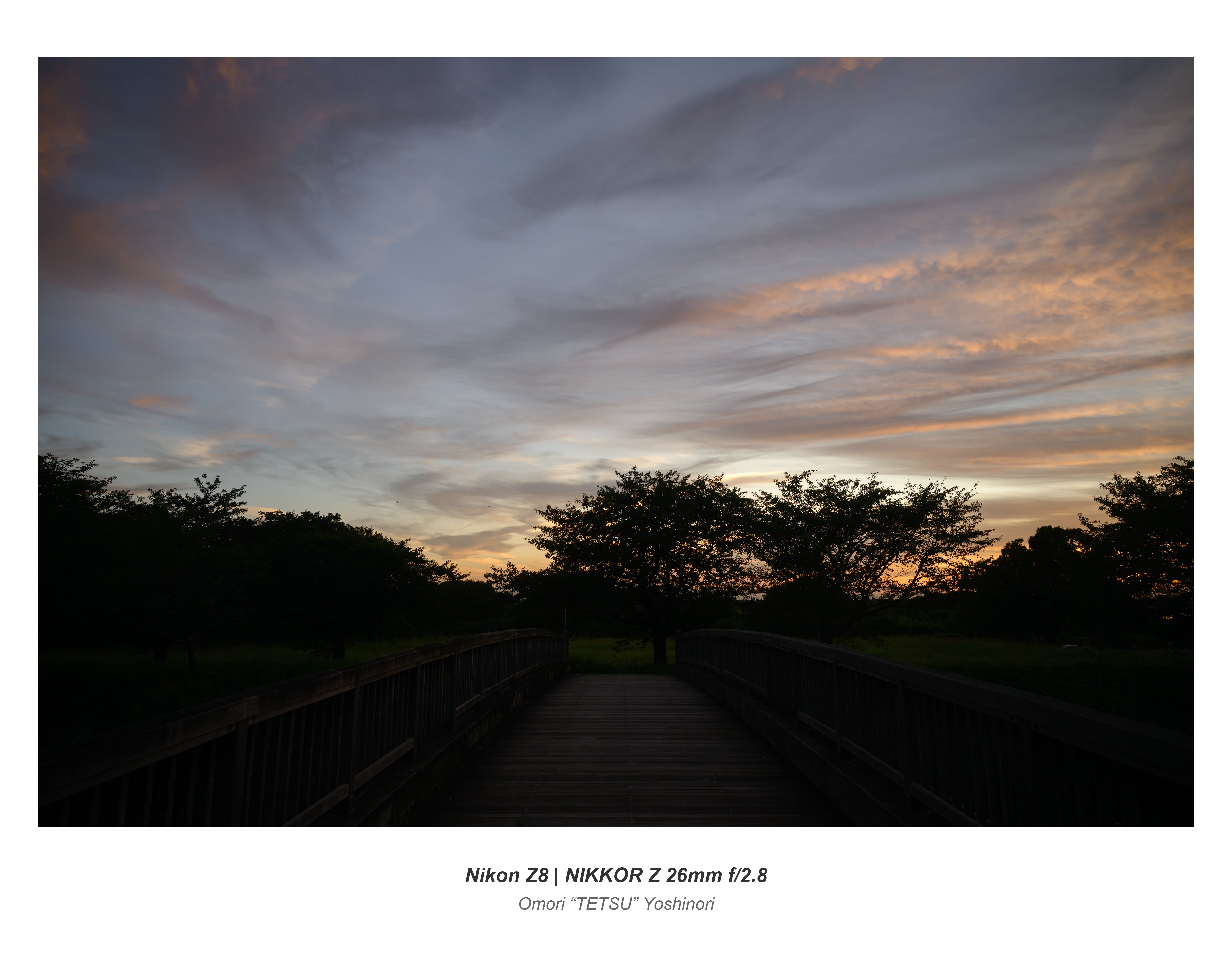 夕方の水門橋と公園の風景：Nikon Z8＋NIKKOR Z 26mm f/2.8
