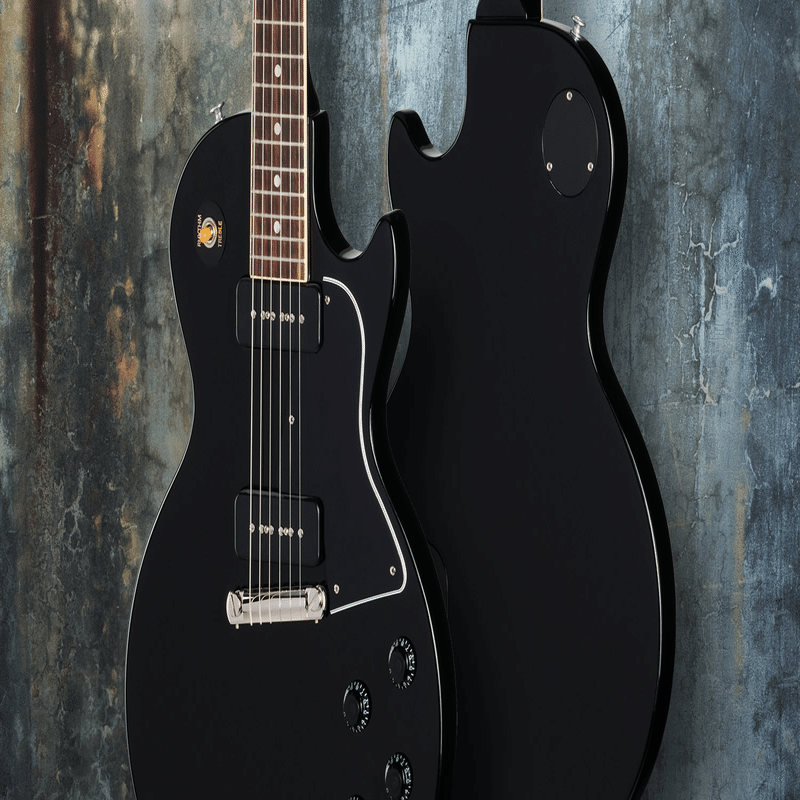 P90の魅力！精悍なエボニーカラーを纏ったギブソン・レスポール