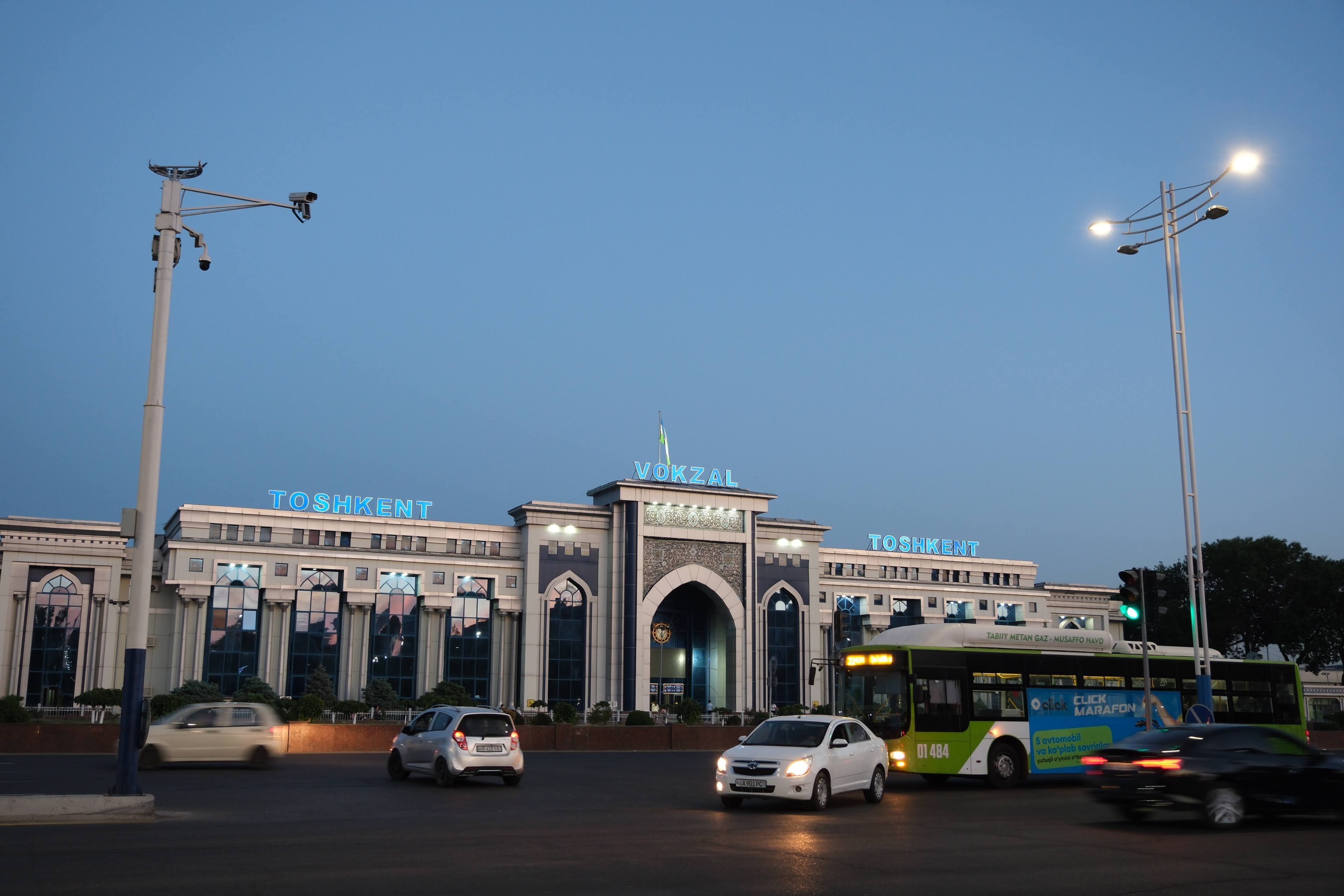 ウズベキスタン独立10周年　記念　O’ZBEKISTON 10 TOSHKENT ウズベキスタン独立10周年 記念 O'ZBEKISTON 10 TOSHKENT