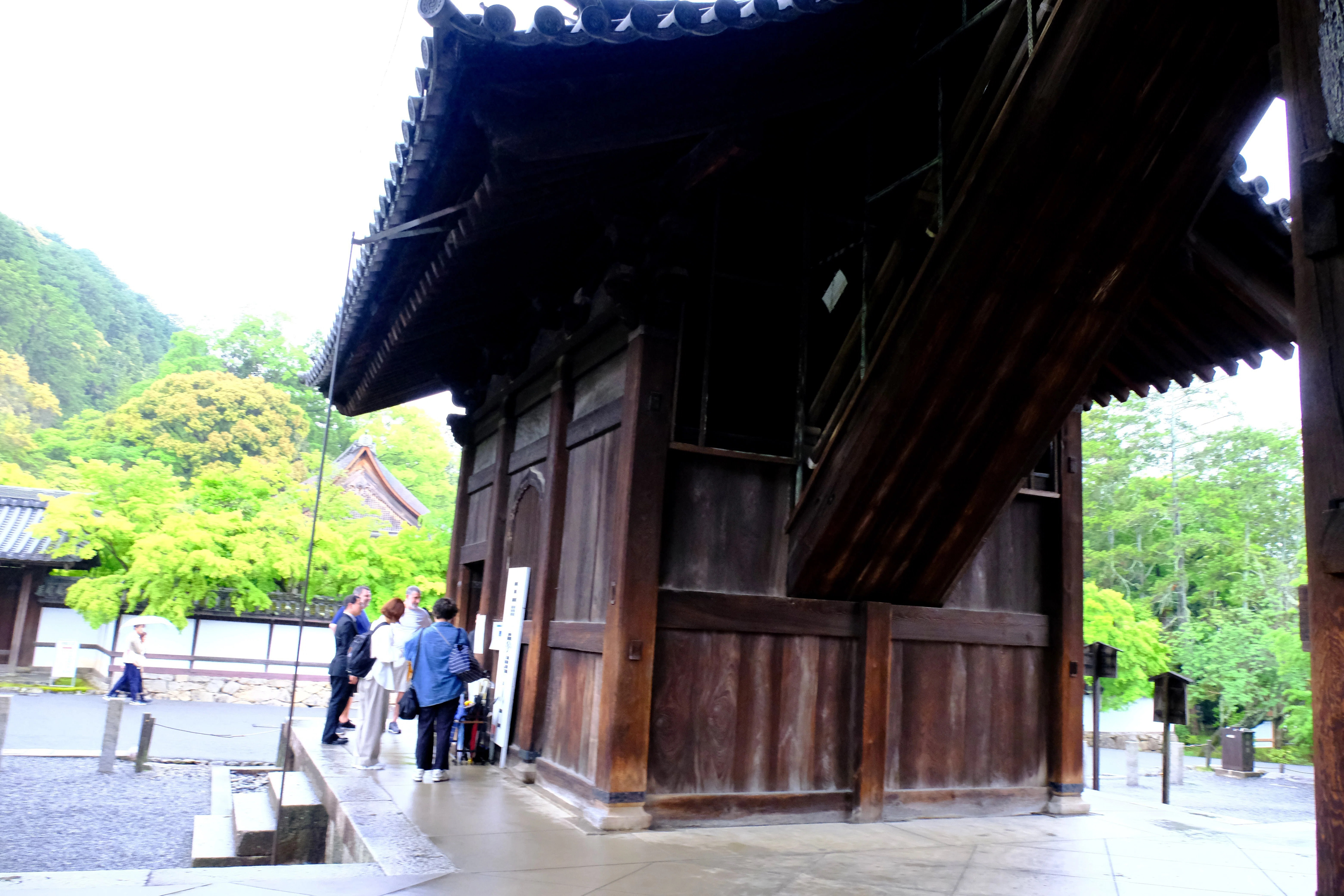 圧倒的な存在感、南禅寺の三門｜Heira.K