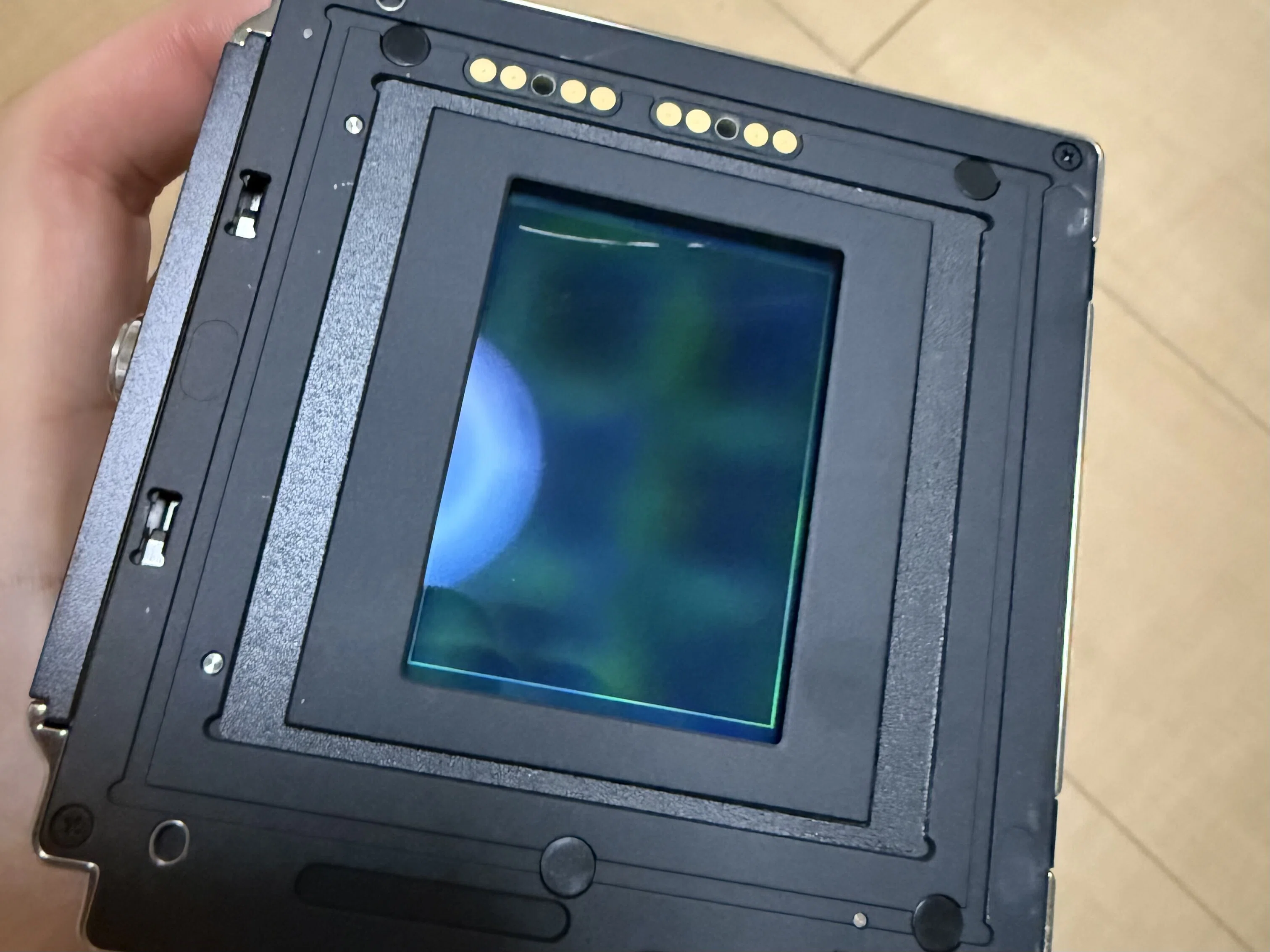 やらかした…。CFV 100Cのセンサーに傷を入れました。｜ぼんしゅー