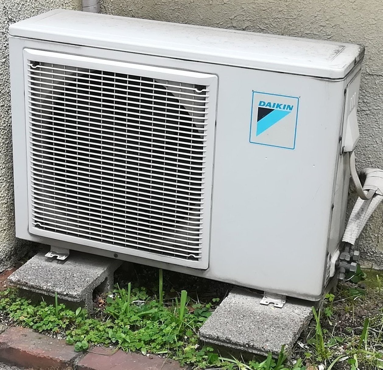 室外機を眺めるのが好きな人間です。｜室外機siro