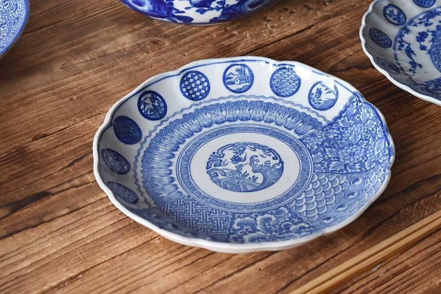 時代もの染め付けのお皿7枚です Antique Sam's Collection 染付印判 麒麟・鳳凰紋中皿