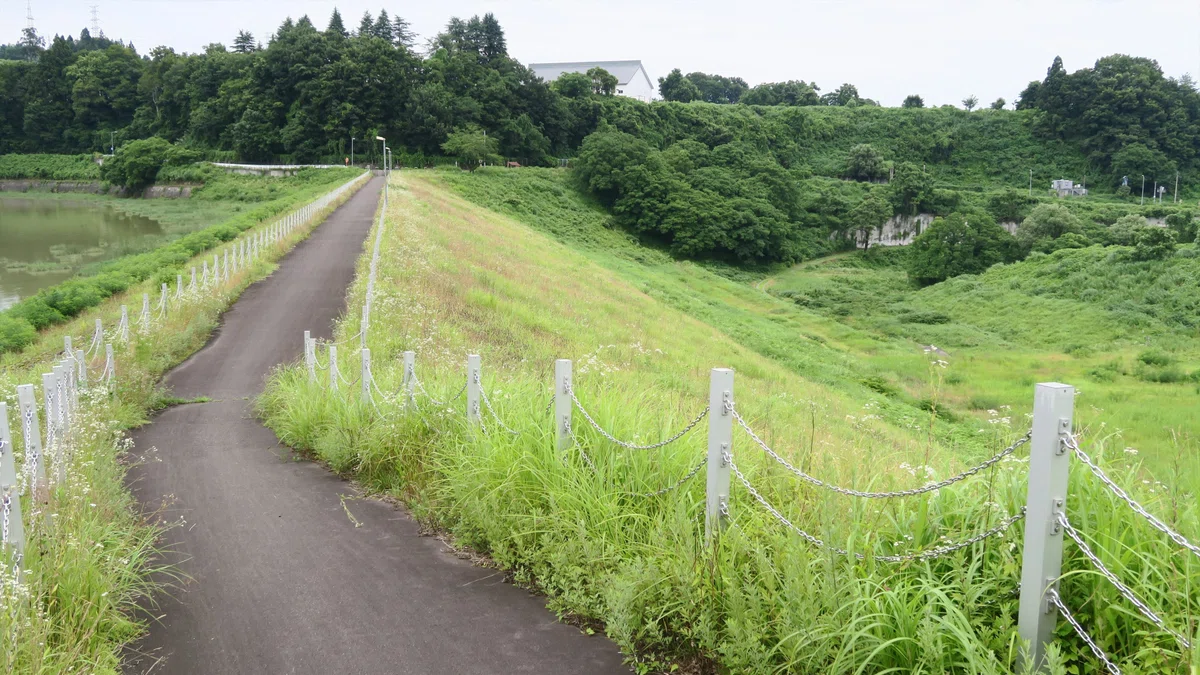 浅河原調整池 天端通路
