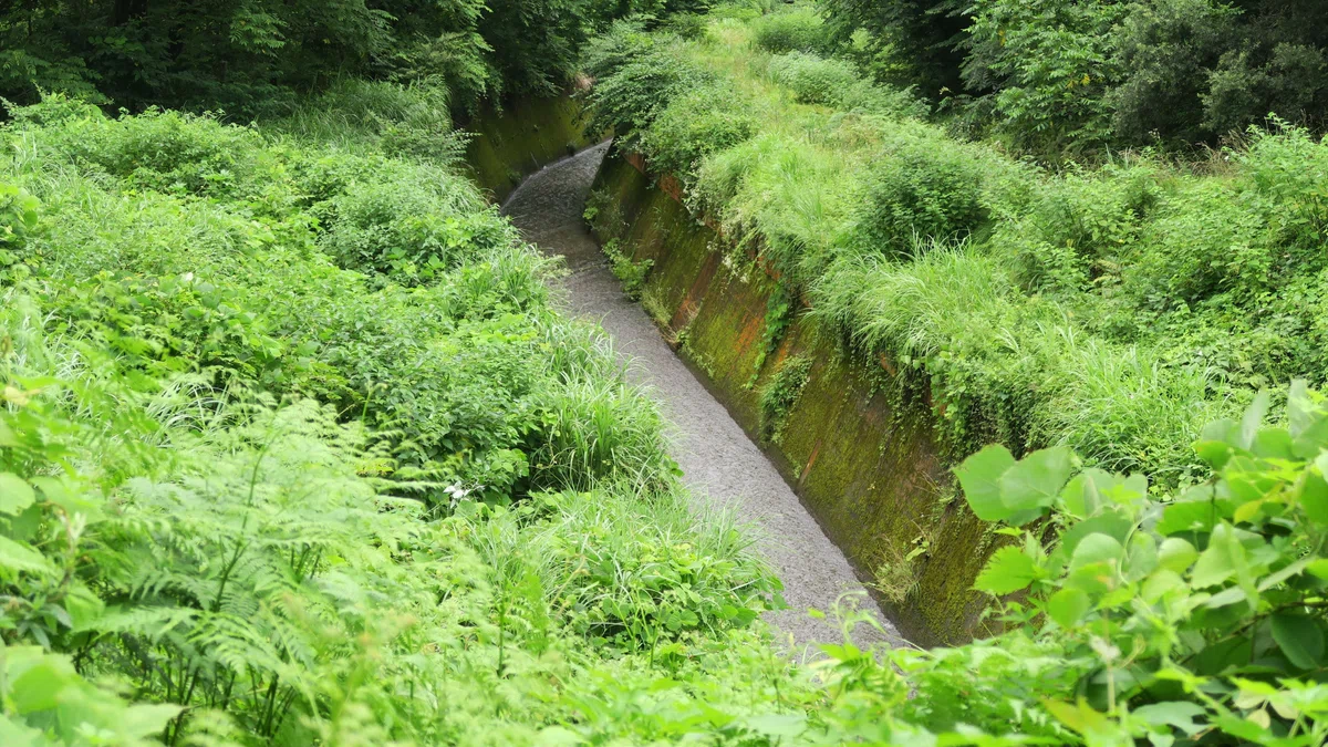 浅河原調整池 流路工