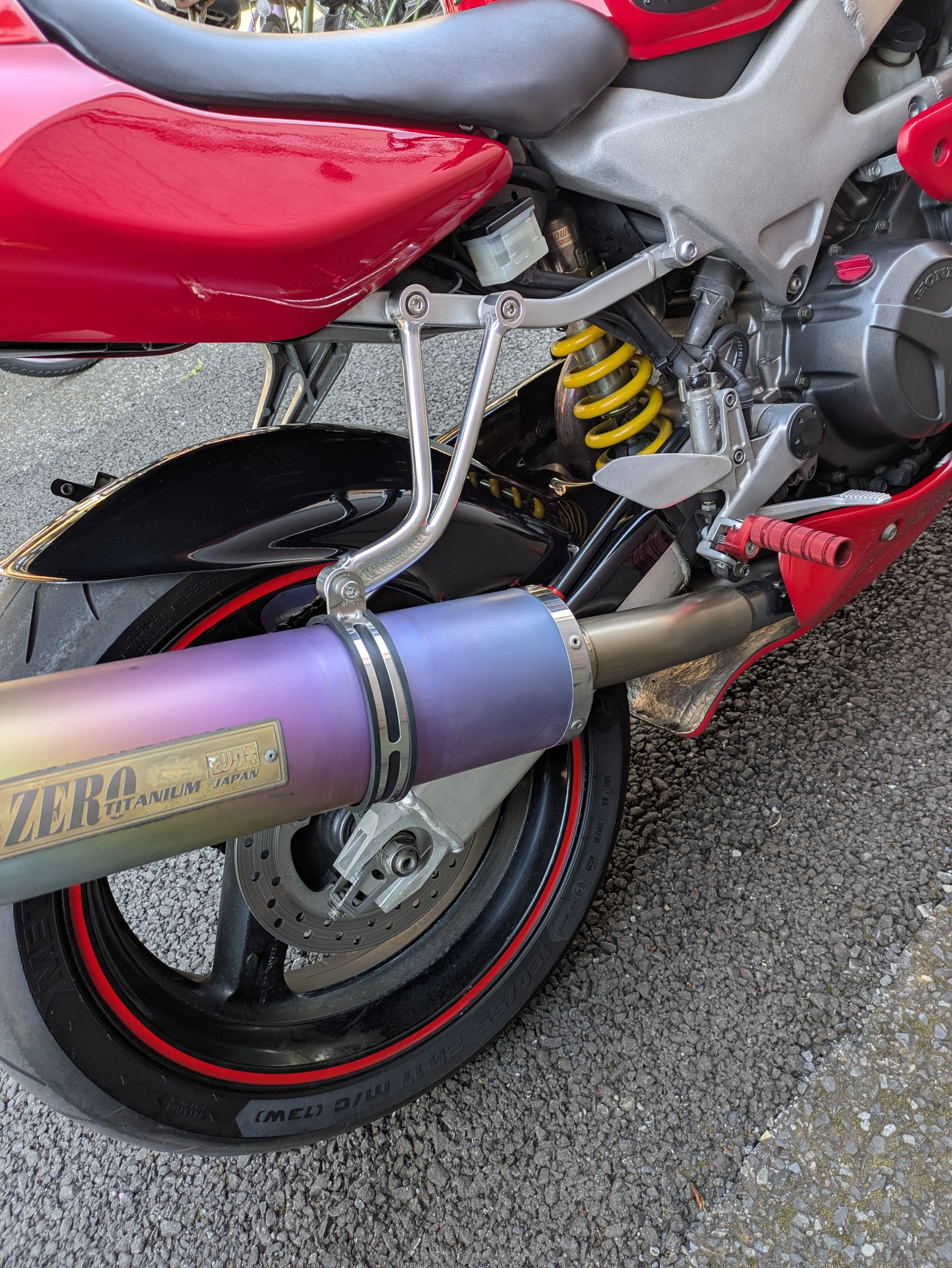 B01-67 VTR1000F リアフェンダー