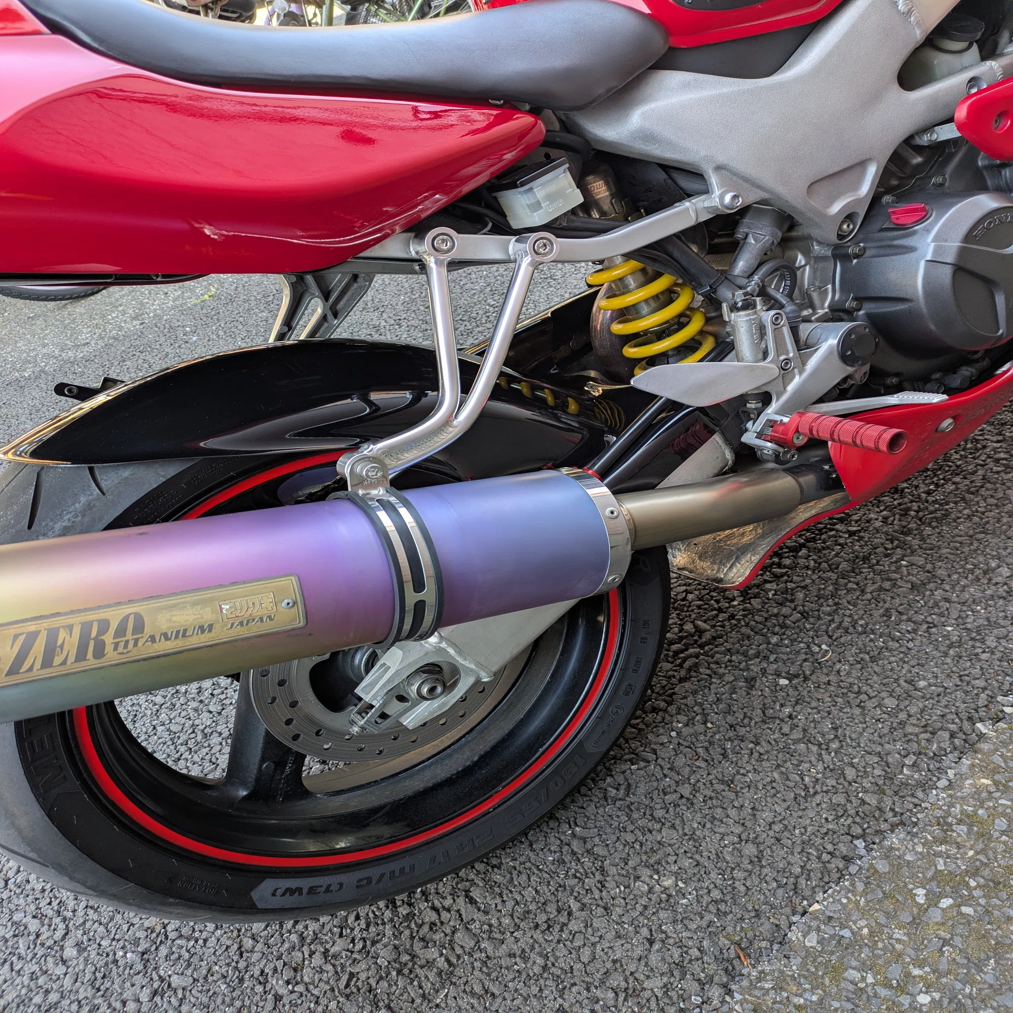 VTR1000Fフェンダーレスキットとリアフェンダー｜@Stormライダー