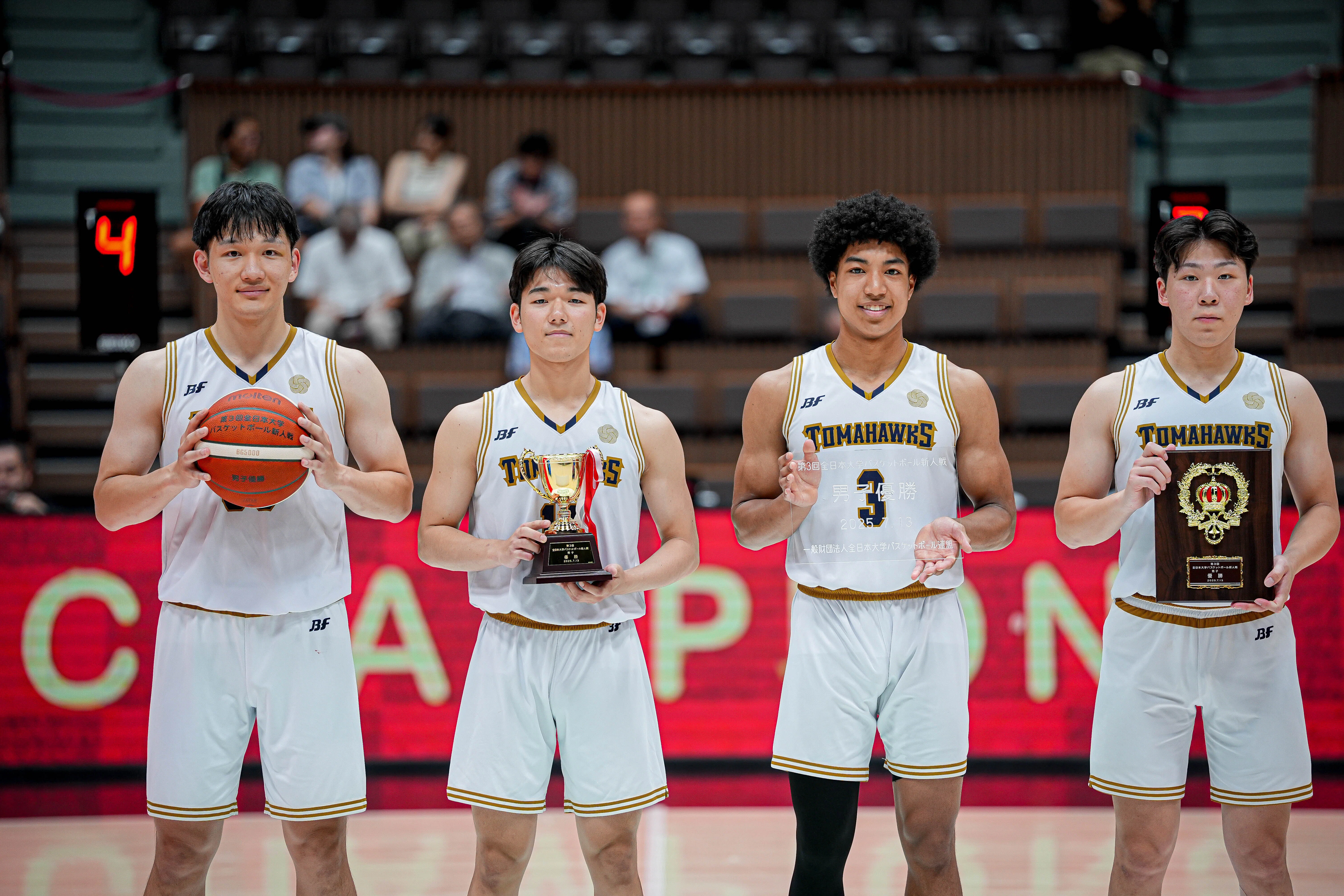 特集】井手口孝監督が涙。日本経済大学の新人インカレ制覇が大学バスケ 