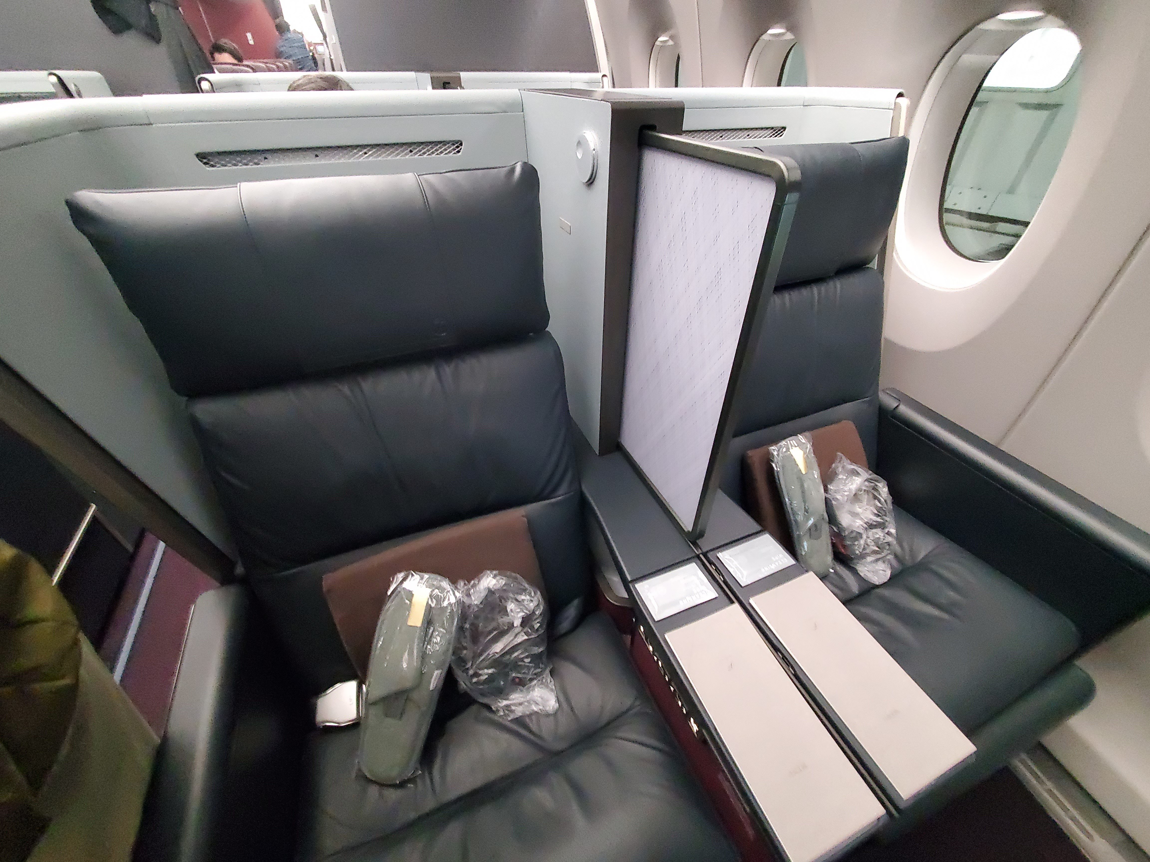 空の上の特等席！JAL国内線ファーストクラスで味わう極上の時間｜海