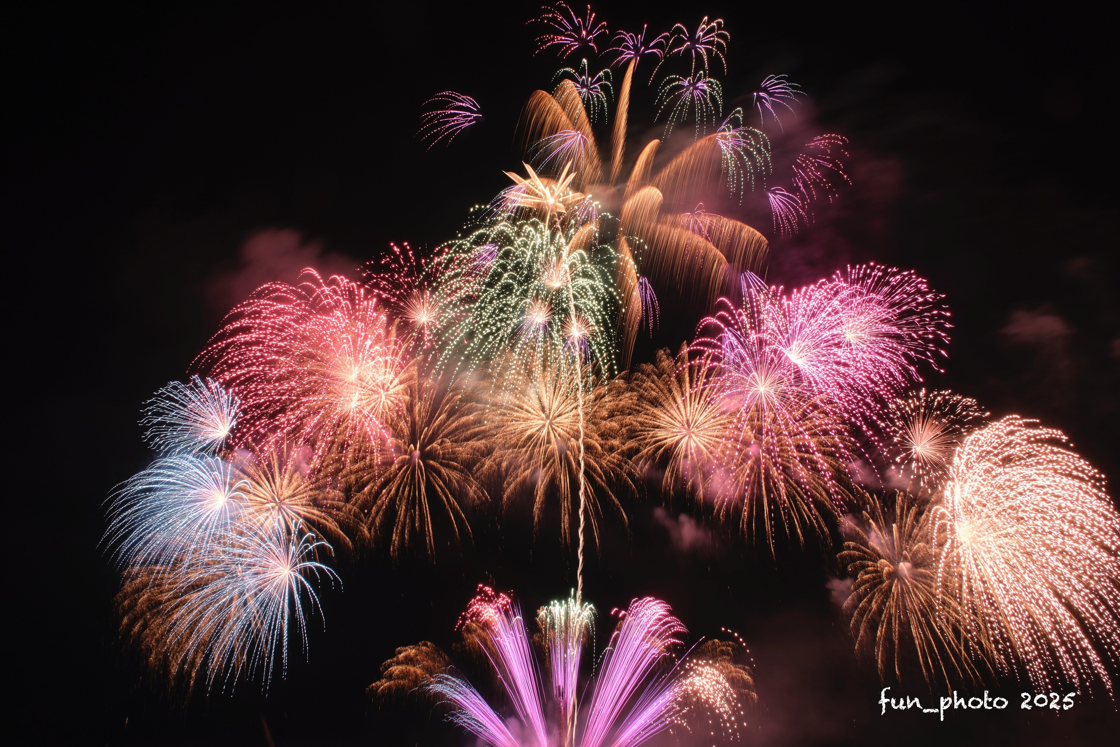 X-T5 SIGMA18-50mm F2.8 DC DN 花火のバルブ撮影｜fun_photo