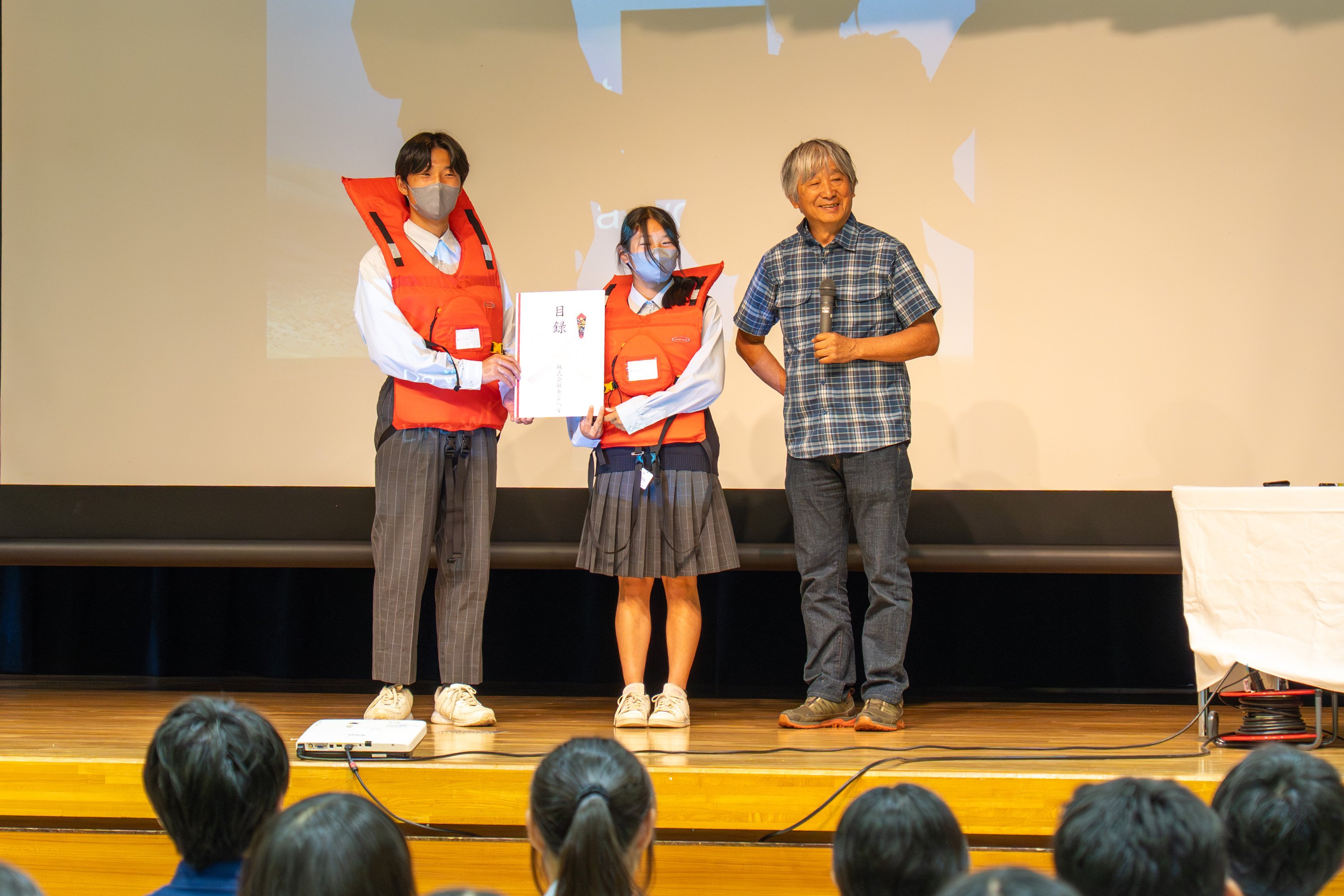 矢掛高校でモンベル会長が講演！矢掛町とモンベルの提携がひらく「や