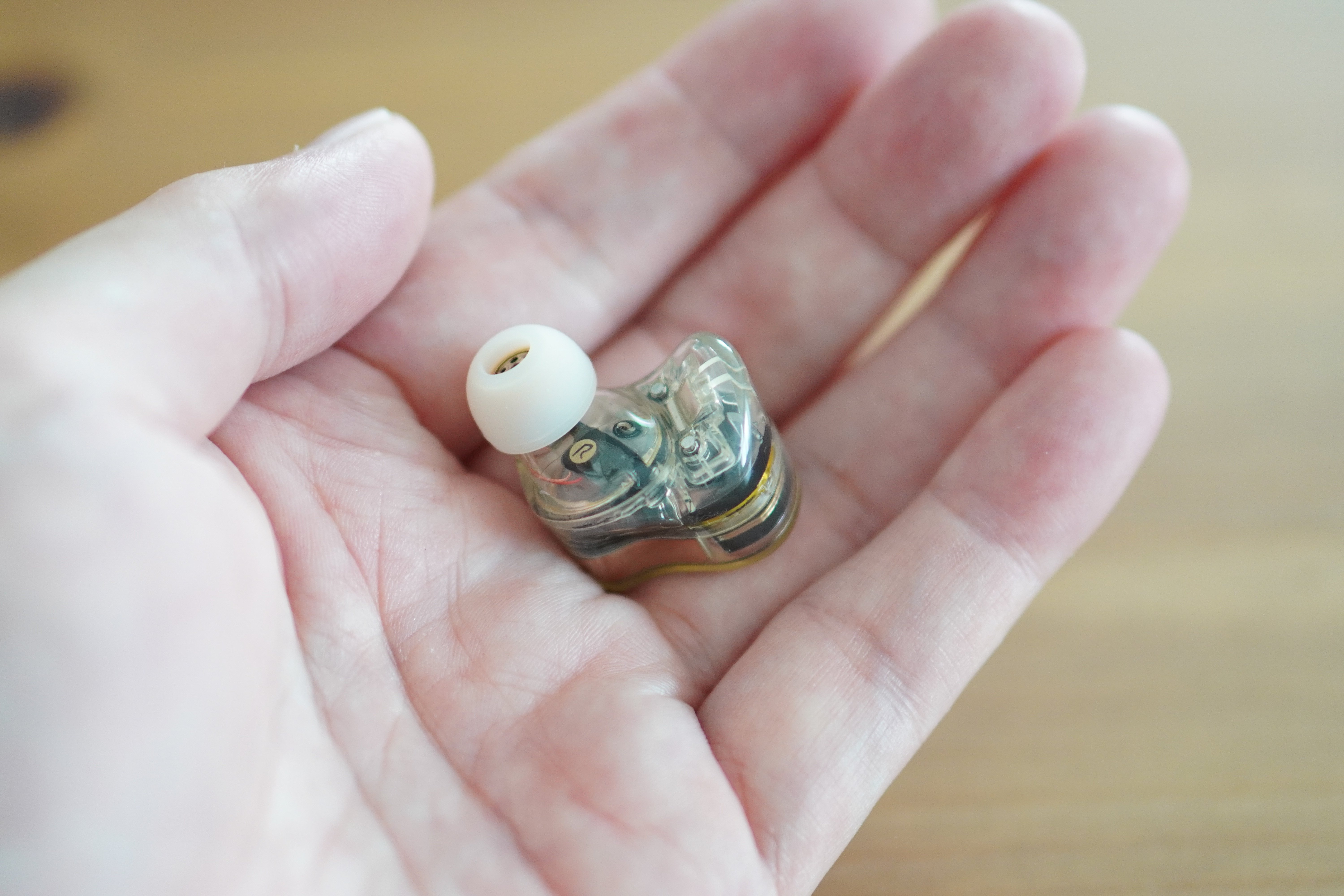 保存版】ワイヤレスイヤホンが壊れたときの対処法！修理方法と費用の