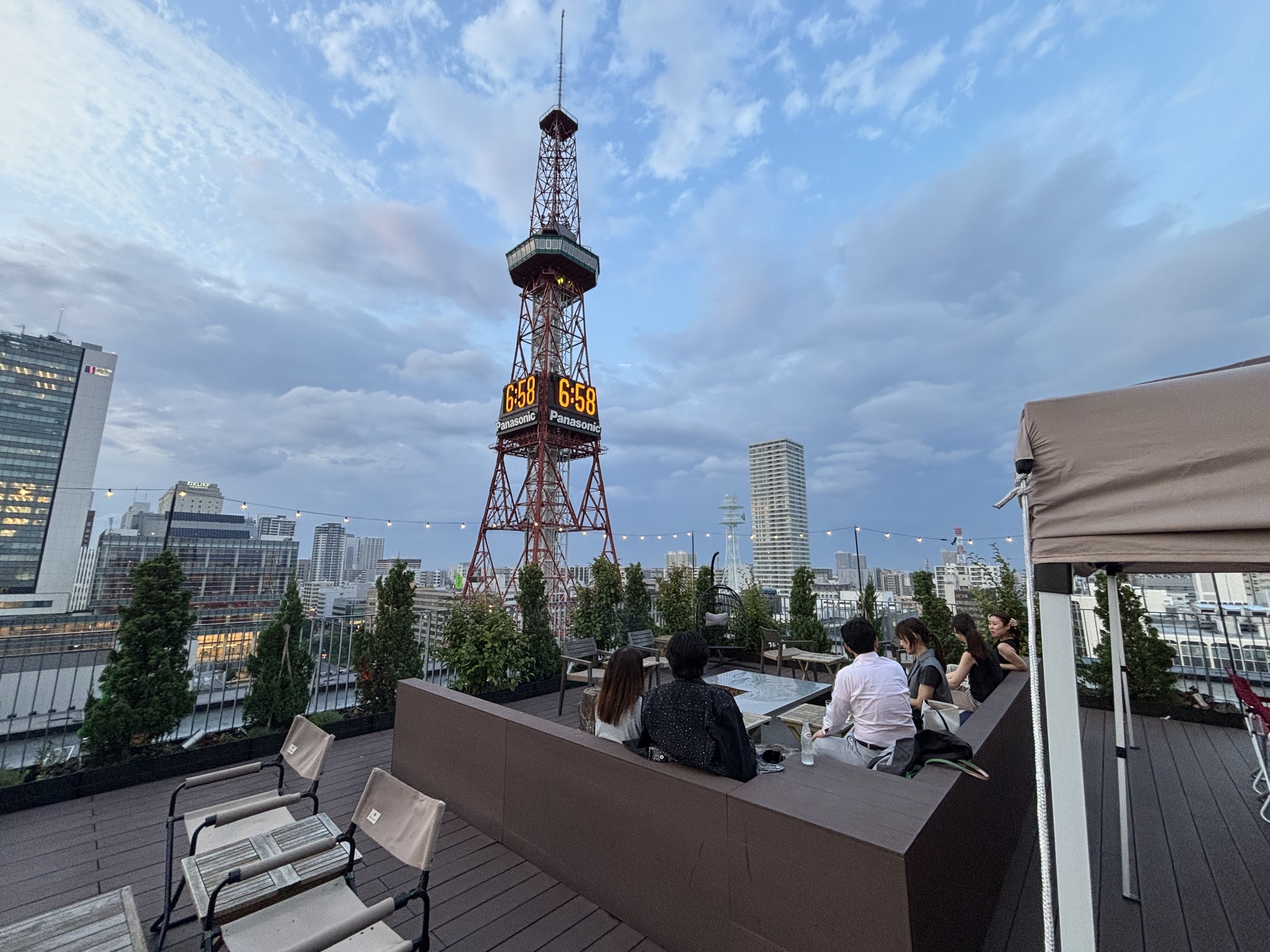 ウォーキーセレクション ステンドグラス ランプ チューリップ 高さ約44cm 札幌市 白石区 東札幌 ちょっと味わったことのない札幌の夜が過ごせる。【ホテル飲食レポート