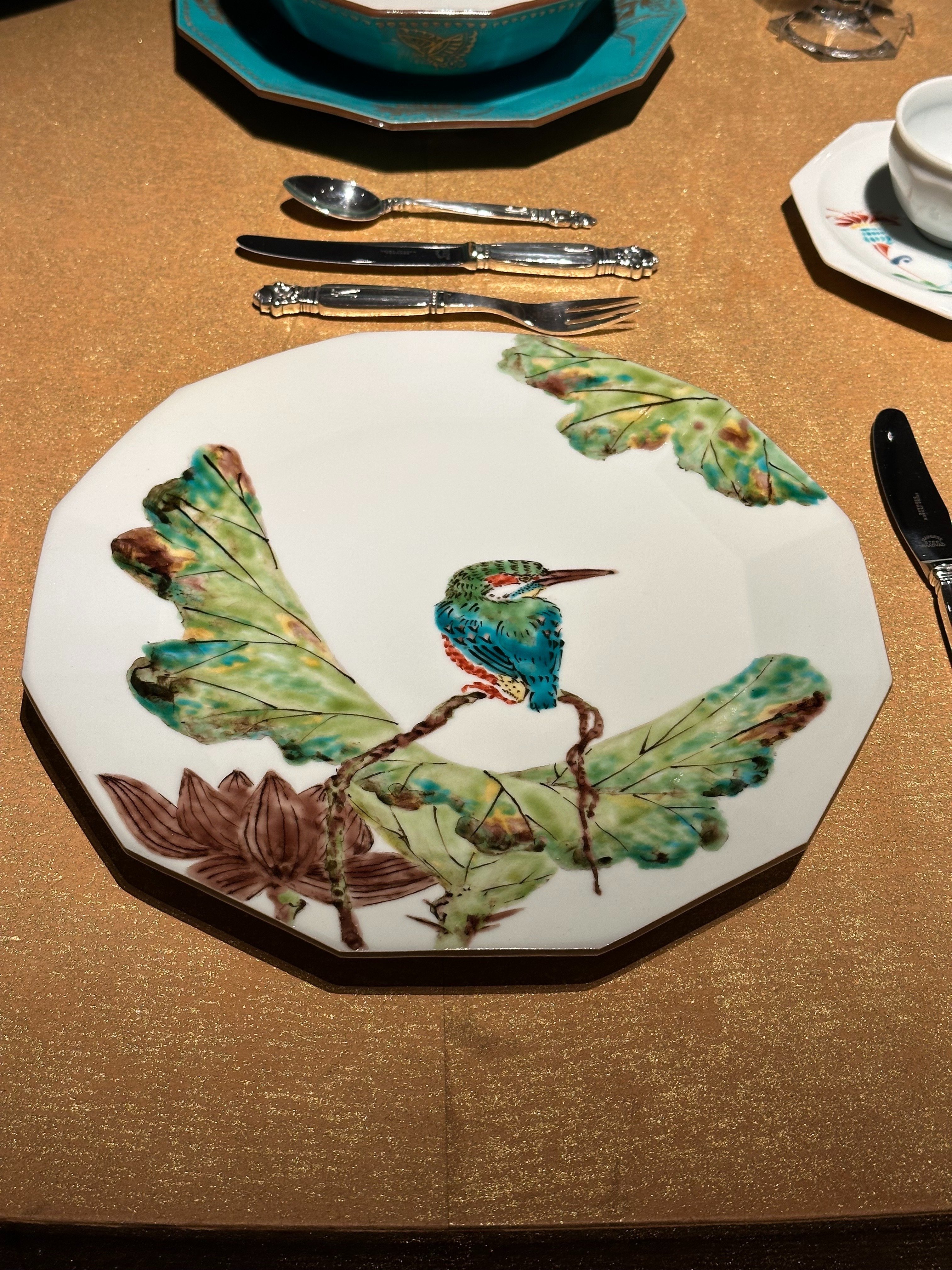 カワセミの一瞬に 心がとまる 藤本能道「鳥々」展｜something blue