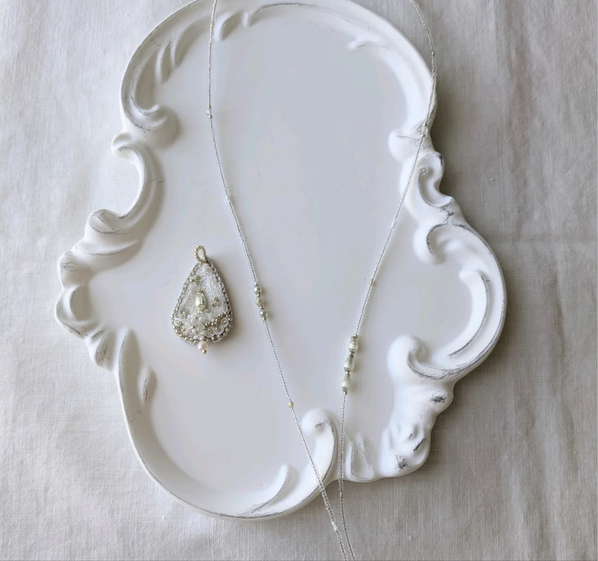 美品】〈一点物〉ポリクロームジャスパーのビーズ刺繍ネックレス 美品】〈一点物〉ポリクロームジャスパーのビーズ刺繍ネックレス