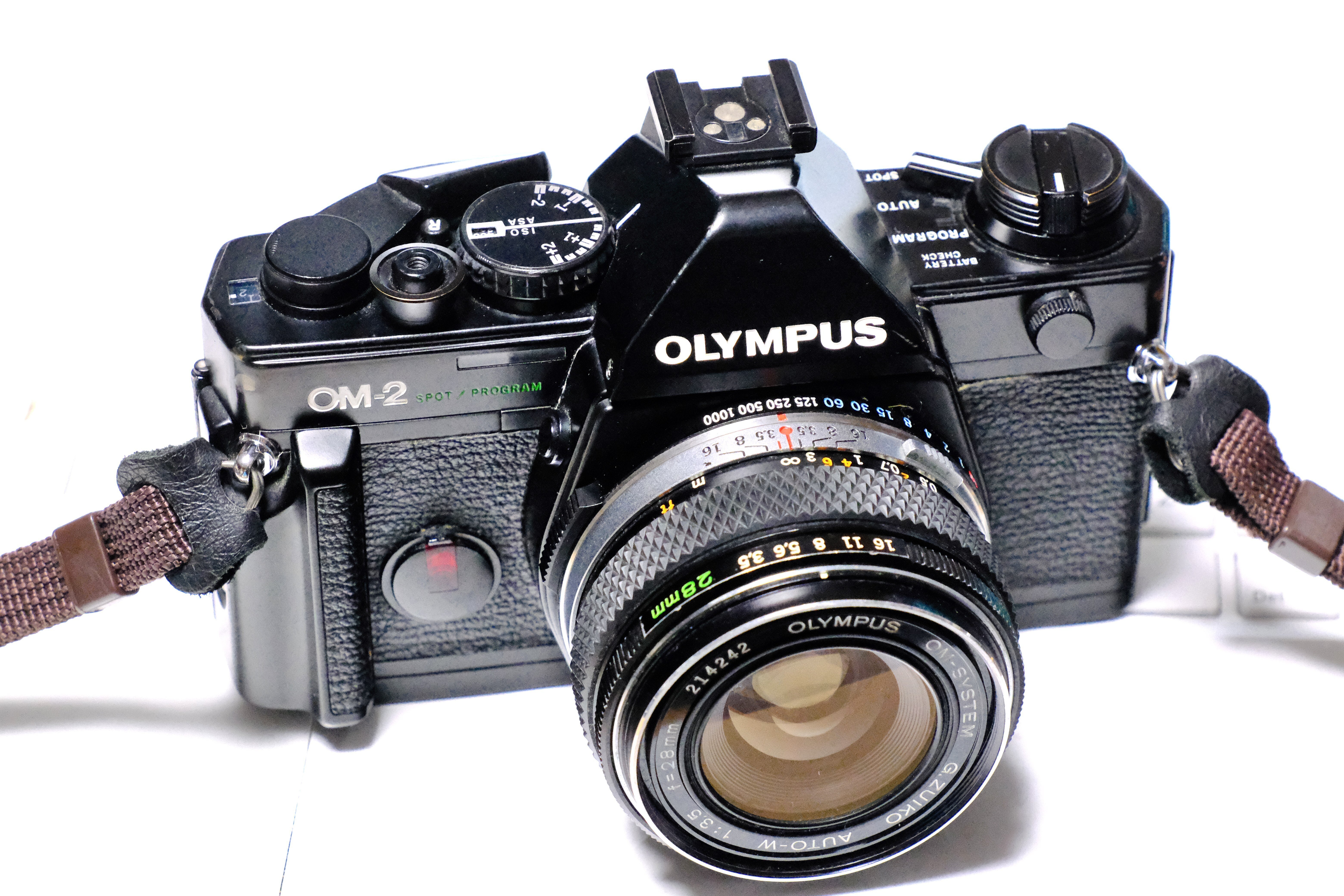フィルムカメラ　オリンパスOM2 およそ半世紀という時を超え、いま手に入れる満足感｜オリンパス