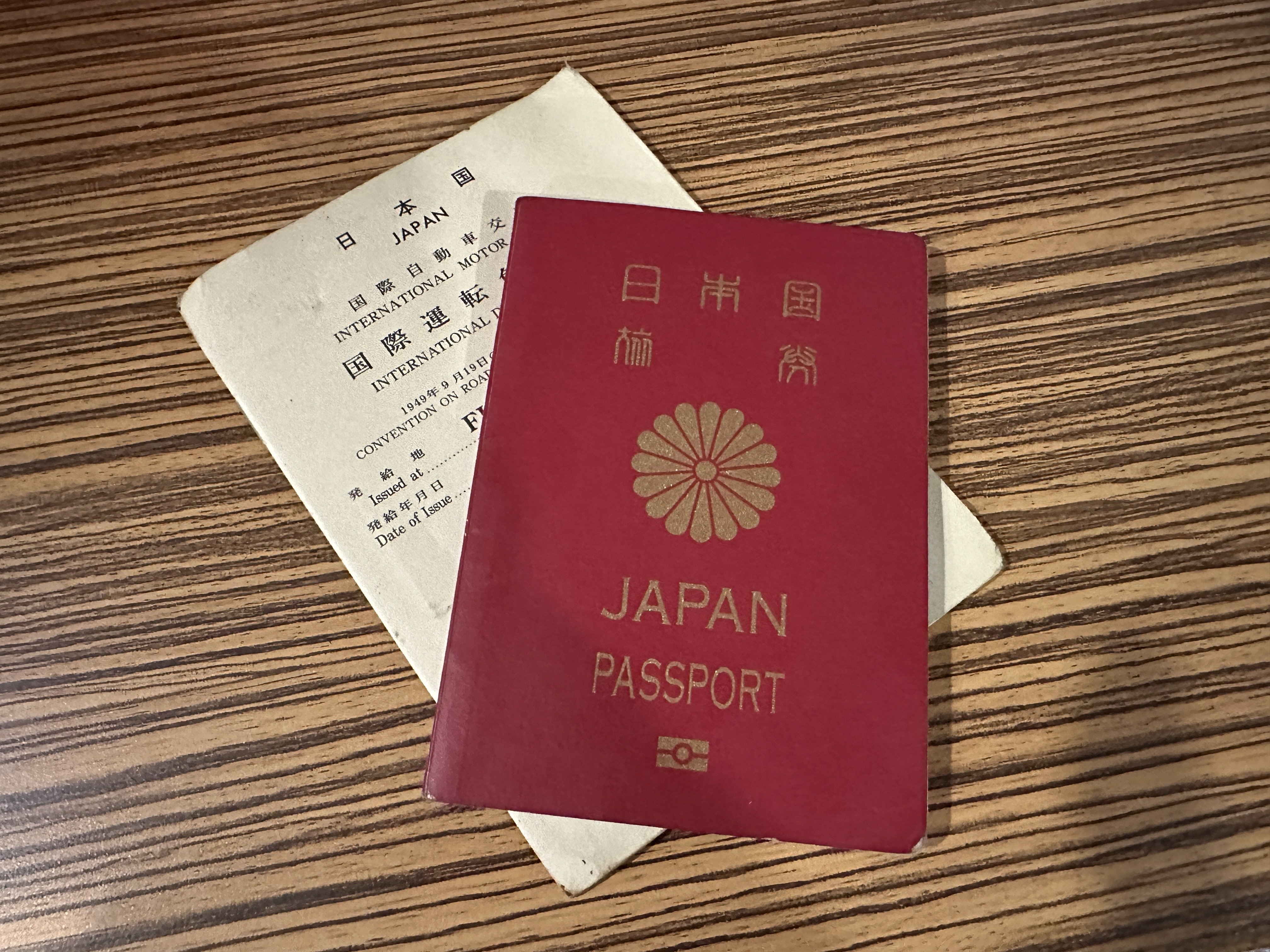 世界一周中のパスポート更新手続きと国際運転免許証更新の体験