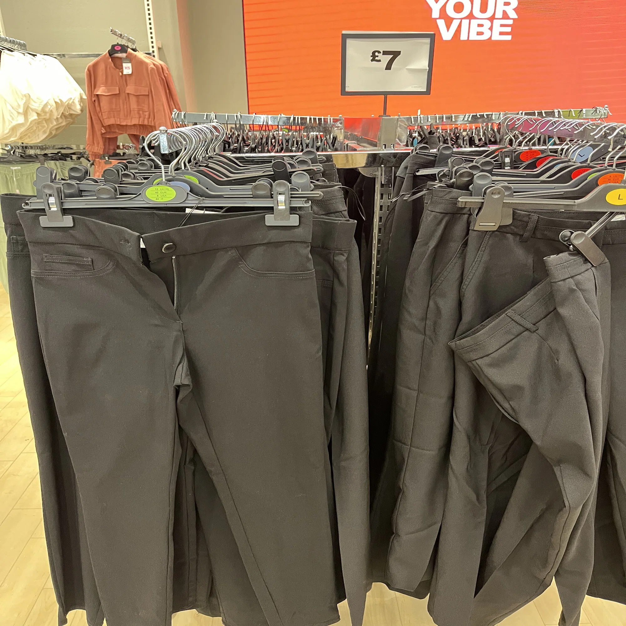 イギリスのしまむら！？服と雑貨を安く買うならプライマーク！｜水乃