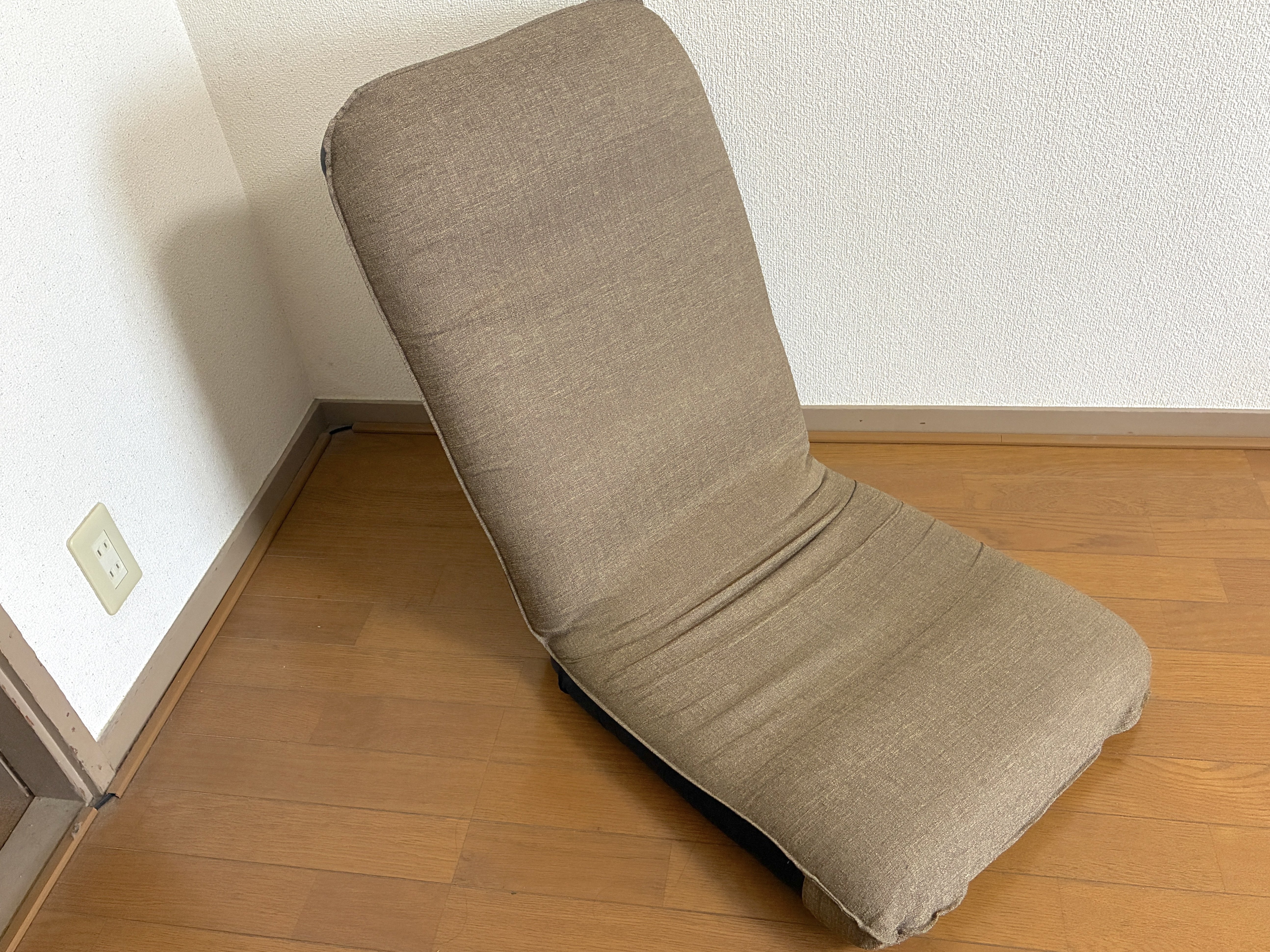 ヤマザキのしっかりウレタン ヘッドリクライニング座椅子、4年使用