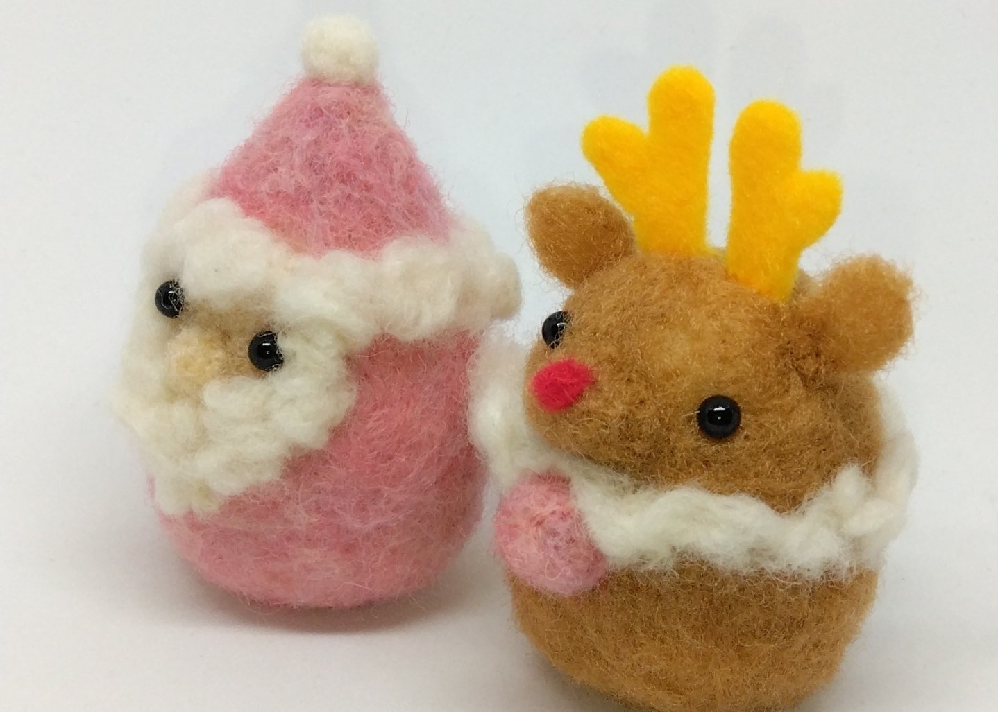 羊毛フェルト 作品 メリーびっくりスマス 羊毛フェルトで作る 羊毛 リース キット □ ハンドメイド 手芸