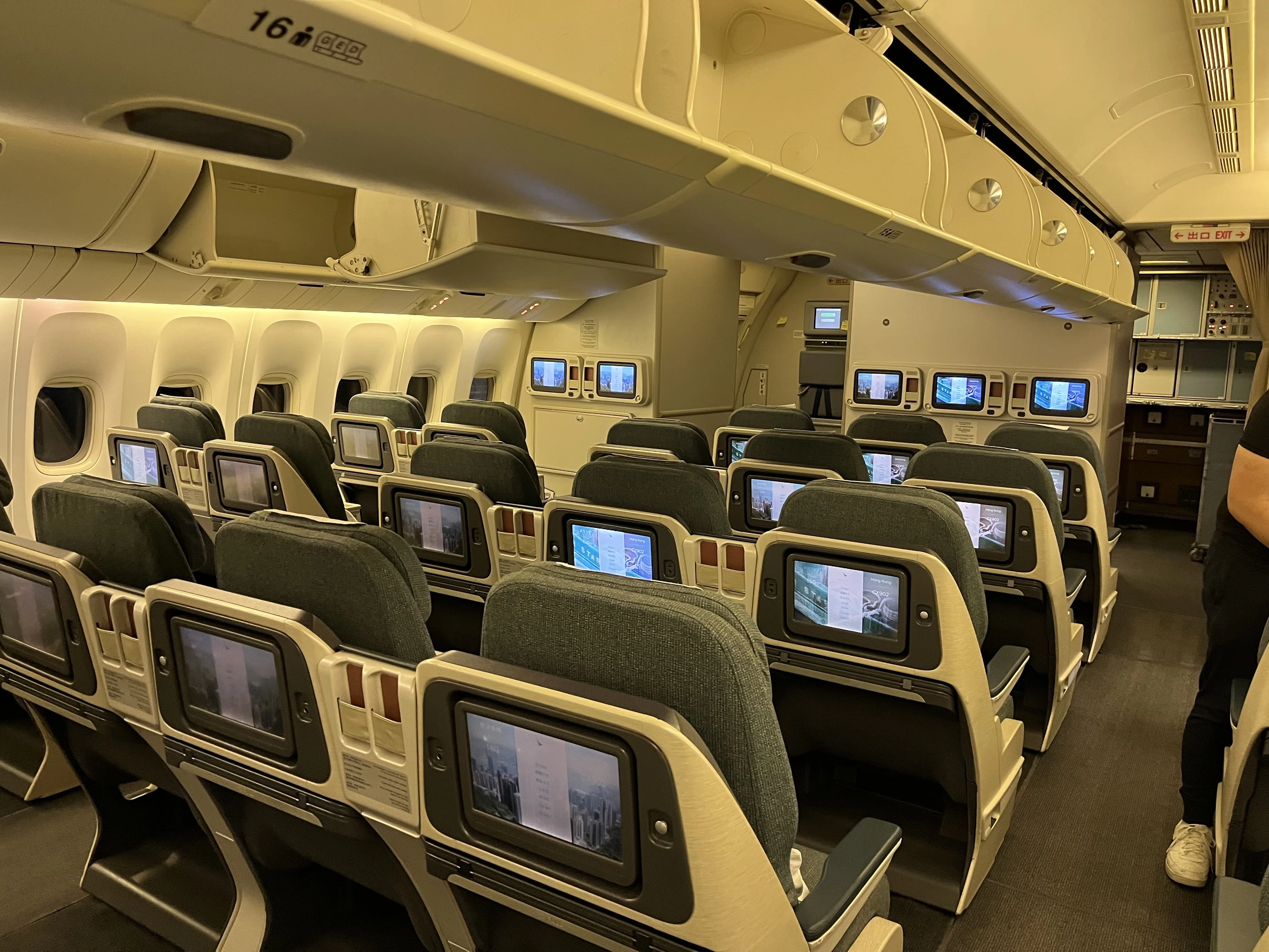 キャセイパシフィック航空 ビジネスクラス搭乗機（マニラ⇒香港⇒関空