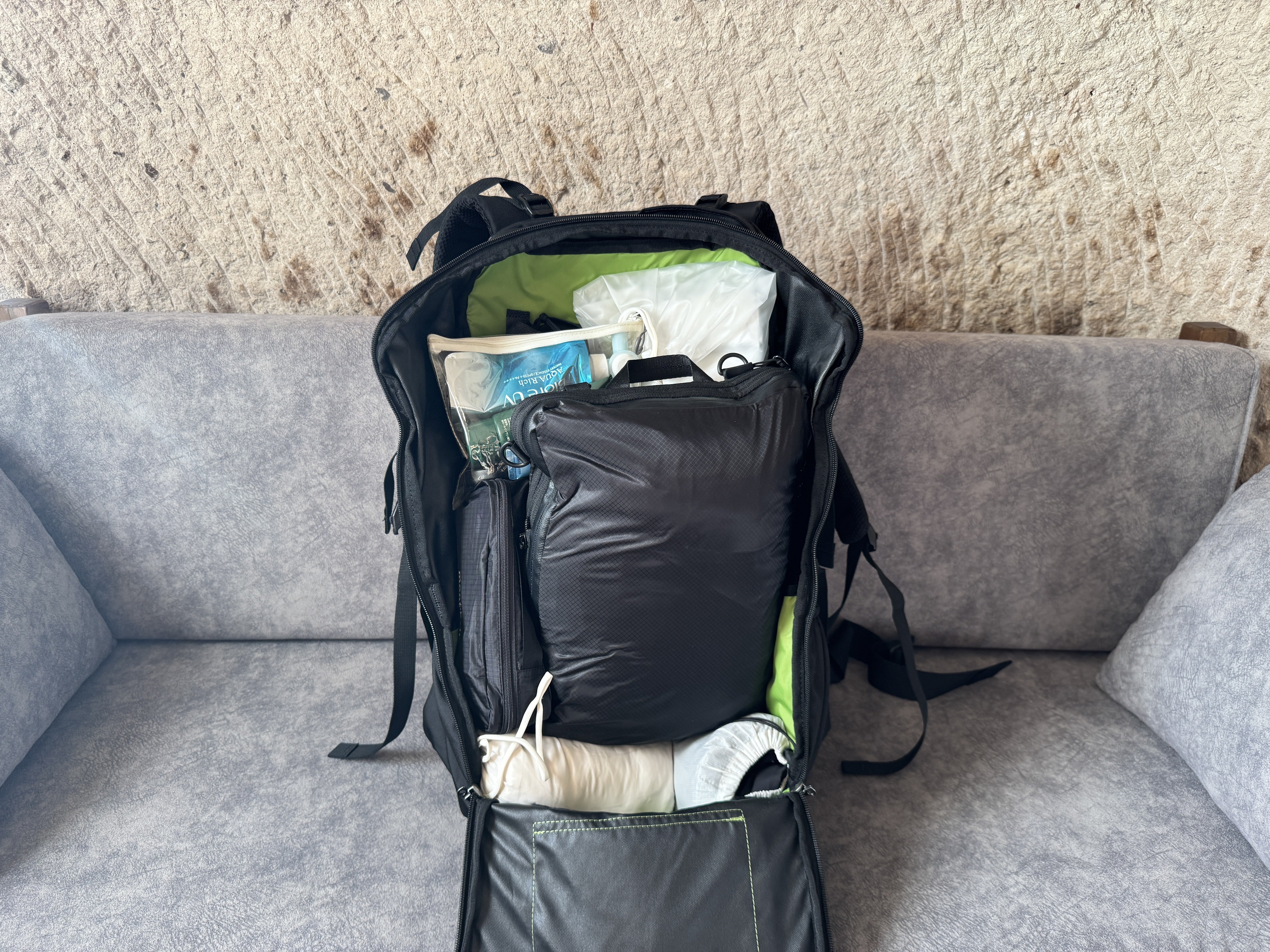 ジャケット 機内持ち込み可能 ショルダーバッグ バックパックバッグ 軽量 旅行 アクティブ, 旅行, ホワイト, Extra Small 並行輸入品 エアー フライトパック3 Aer Flight Pack 3 AER-21037 リュック 20L バックパック 通勤 ビジネスバッグ トラベル 旅行  3WAY 大容量 軽量 黒 機内持ち込み可 16インチ対応PCスリーブ おしゃれ キャンプ アウトドア | OutdoorStyle