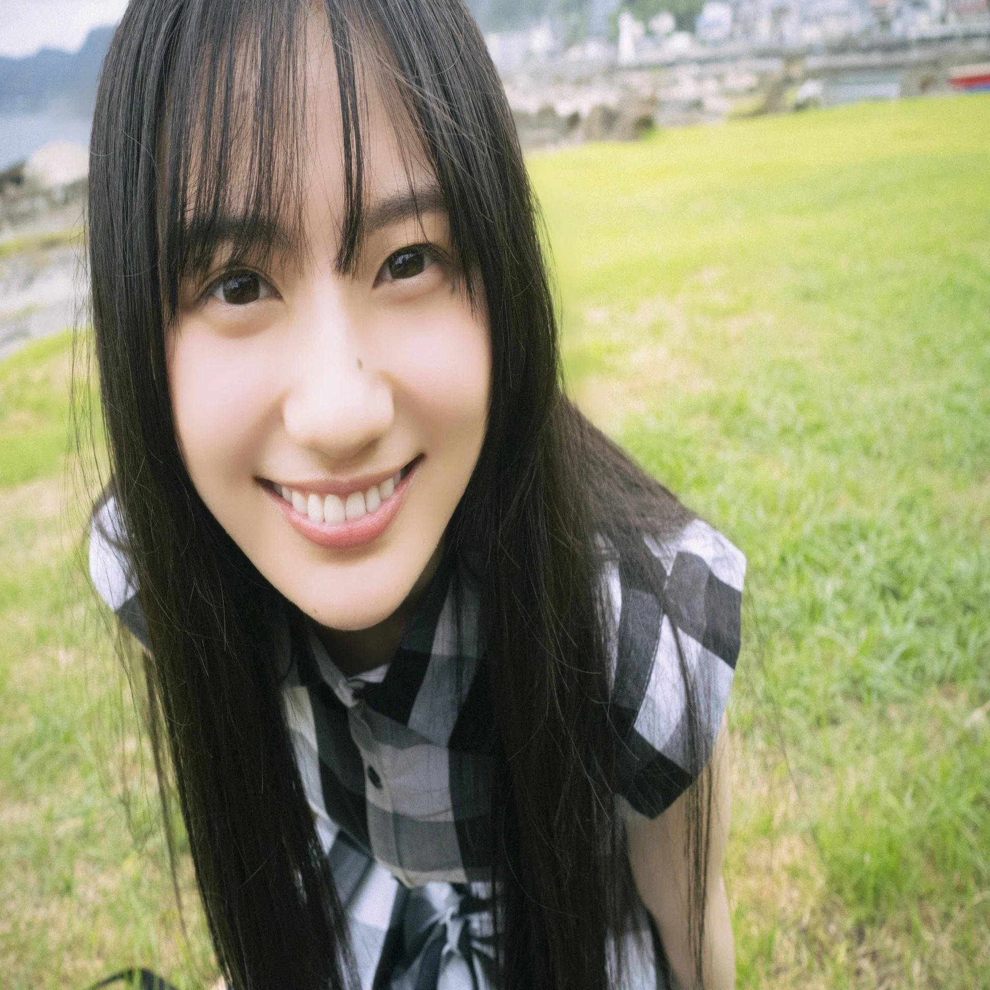 川﨑桜】2度目のソロ表紙で見せる“夏のまなざし”──B.L.T.2025年9月号 