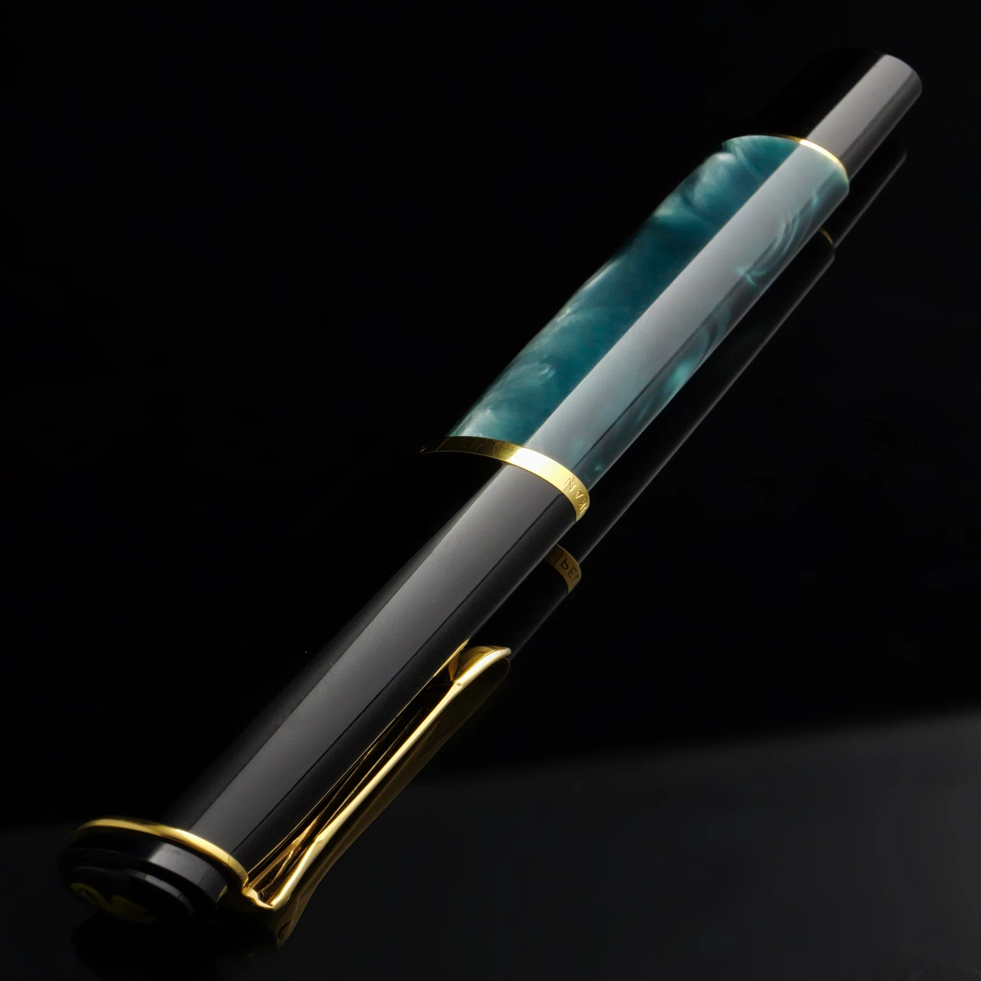 Pelikan Classic M200: Green Marbled and Brown Marbled｜Hideo Takehara