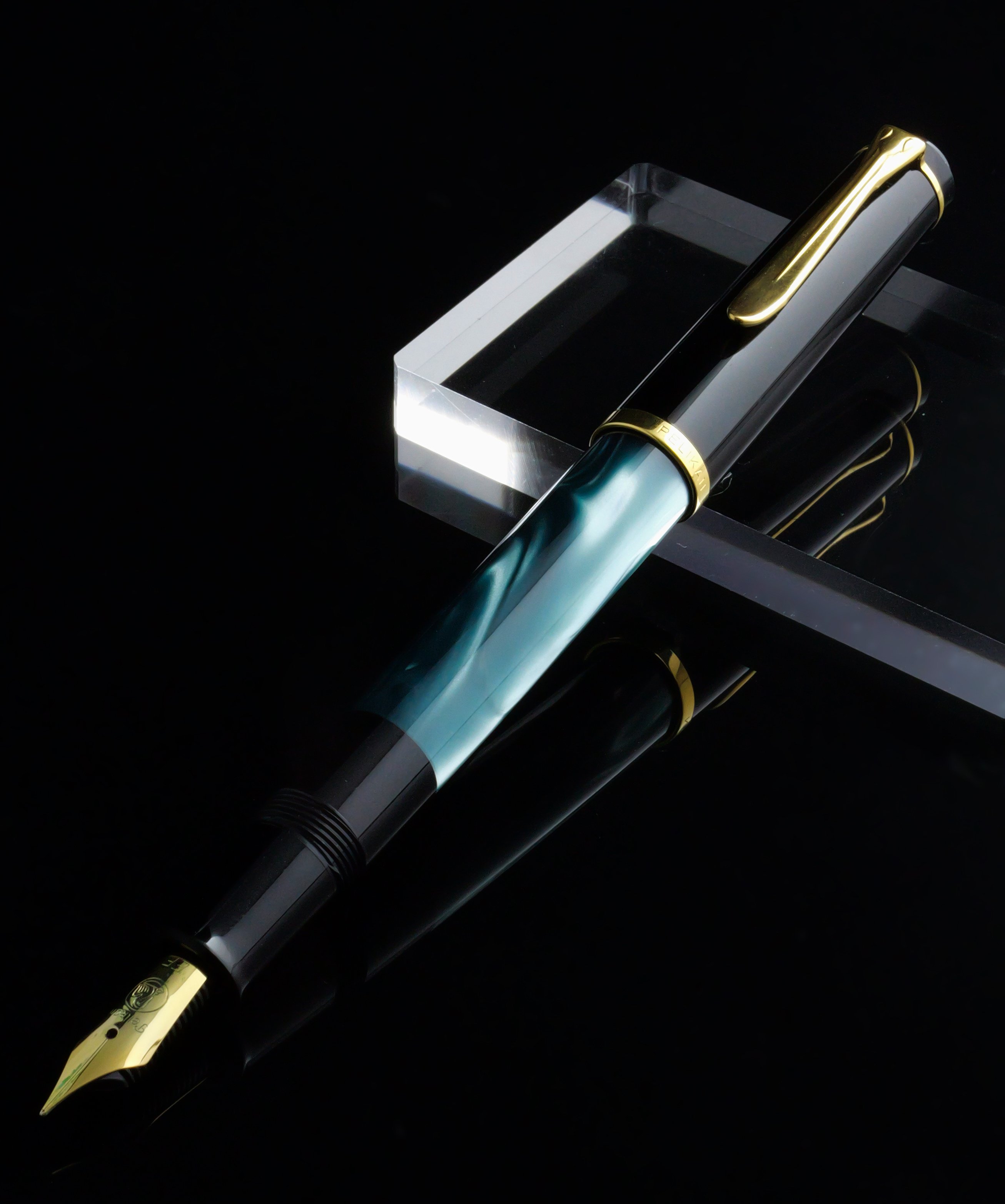 Pelikan Classic M200: Green Marbled and Brown Marbled｜Hideo Takehara